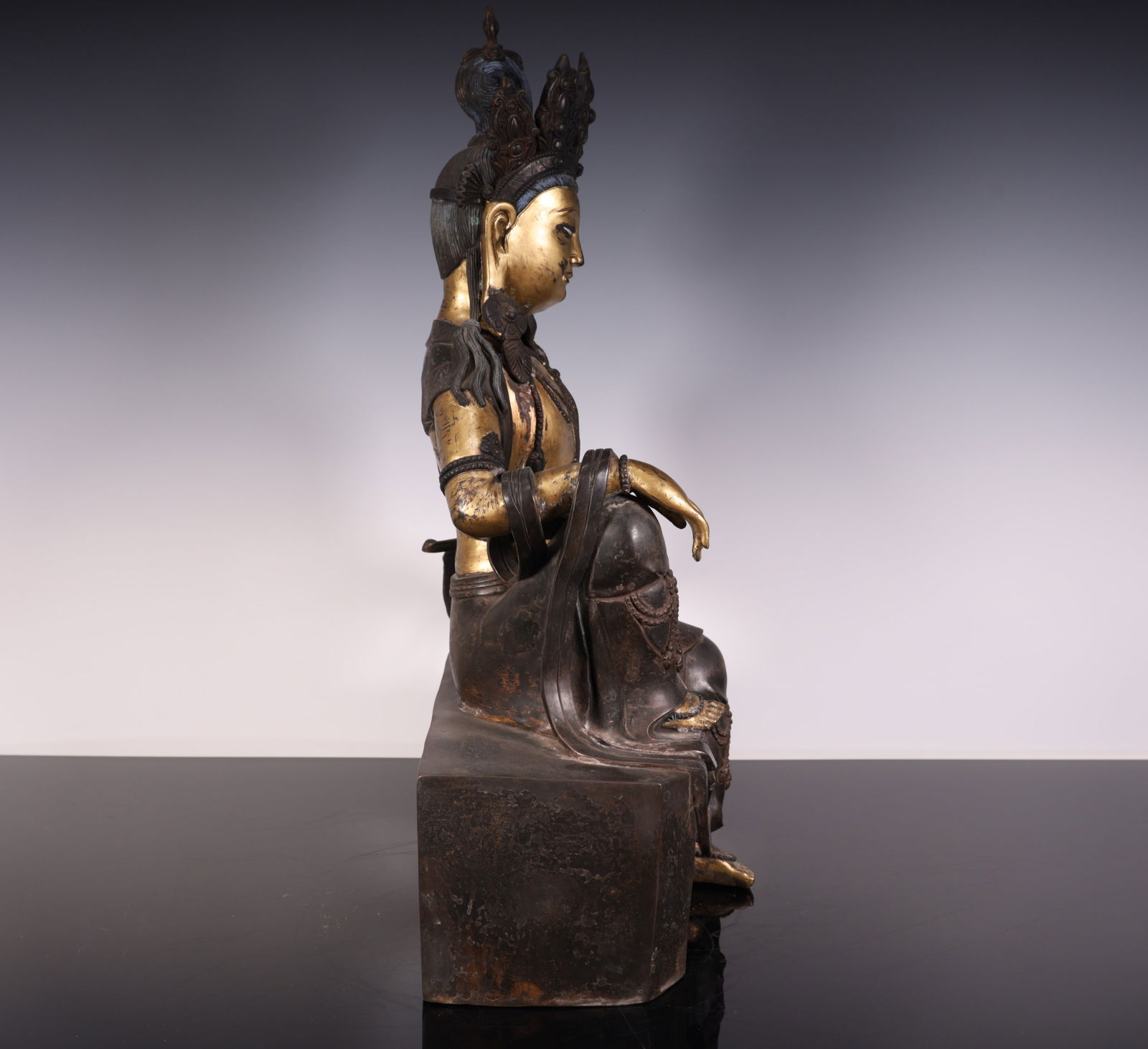 A beautiful bronze gilt Buddha statue - 11