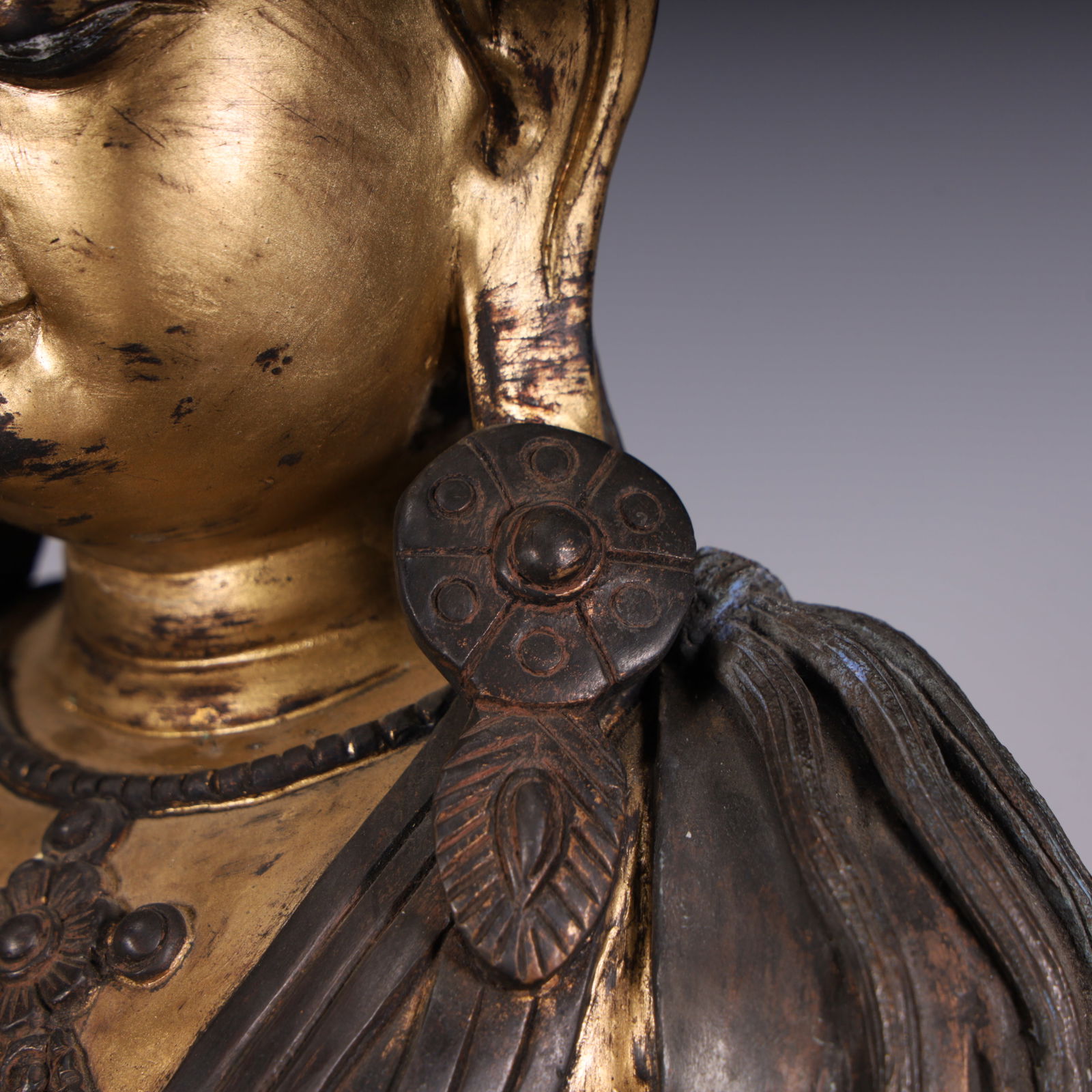 A beautiful bronze gilt Buddha statue - 5