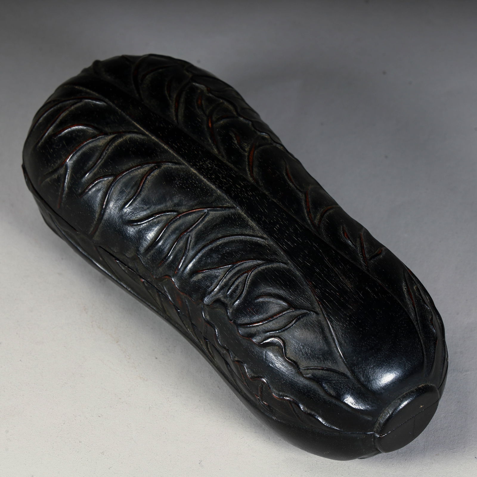 A Qing Dynasty rosewood carved cabbage pattern lid box (1 of 8)