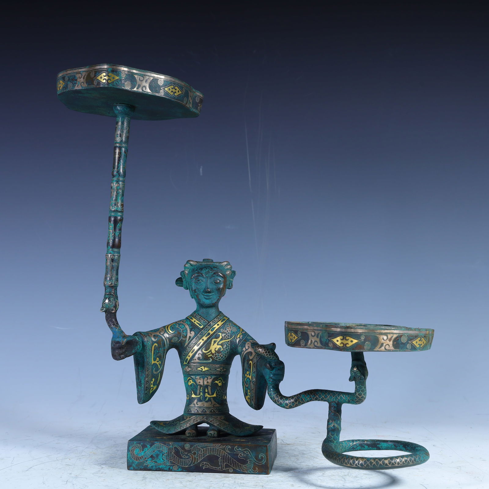 A bronze lamp of the Han Dynasty with a wrong gold and silver humanoid lamp (1 of 12)