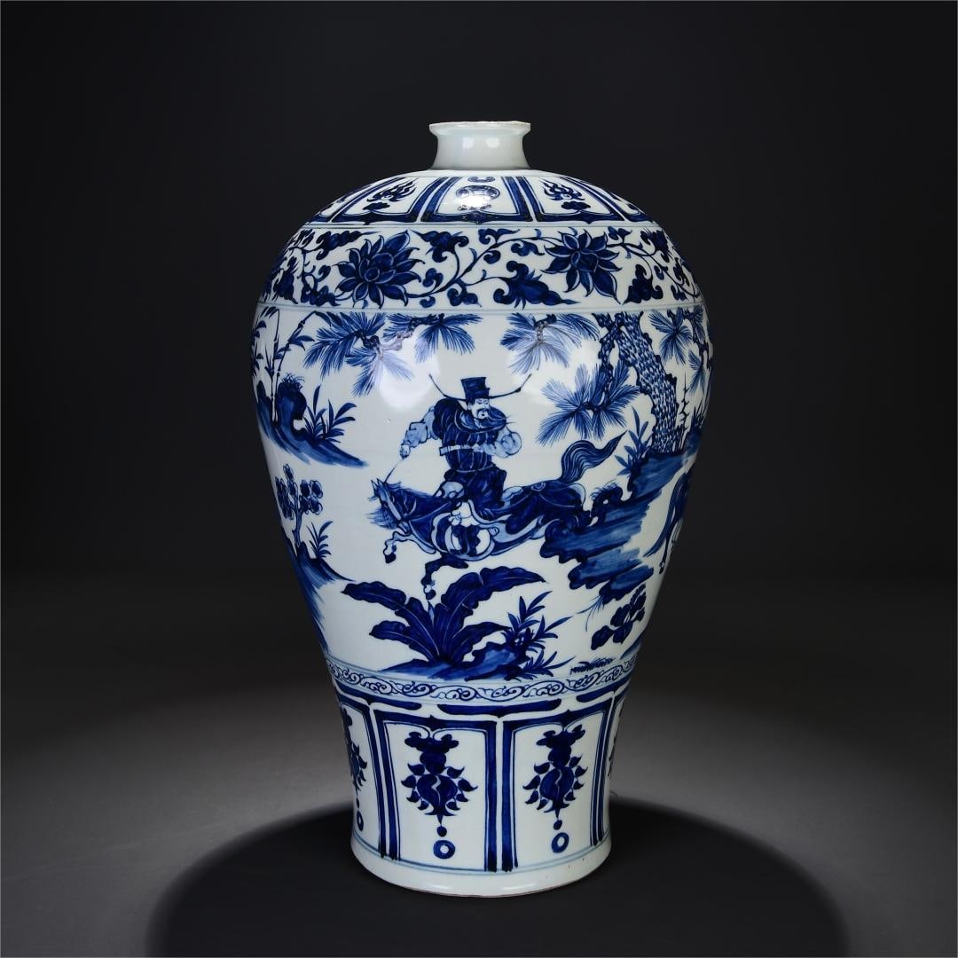 A blue and white story of the Yuan Dynasty Xiao He chased Han Xin to draw a plum bottle (1 of 9)