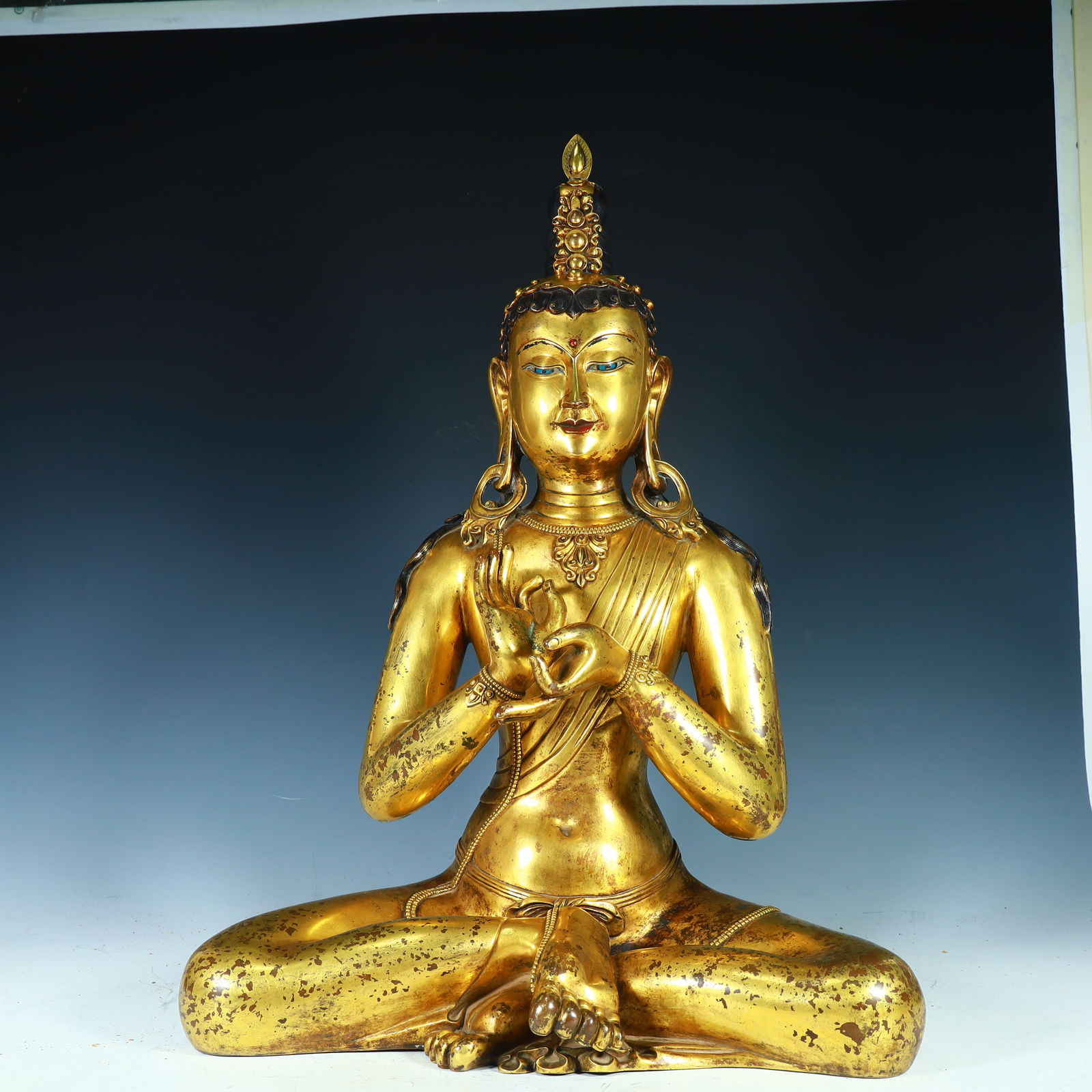 A copper-gilt Vilujana Buddha from the Qing Dynasty: The copper-gilt Vilujana Buddha of the Qing Dynasty SIZE:H:60cm L: 43cm W:24cm W:22.2kg (The Dimensions Of All Batches Are Manually Measured.If You Need More Detailed Information,