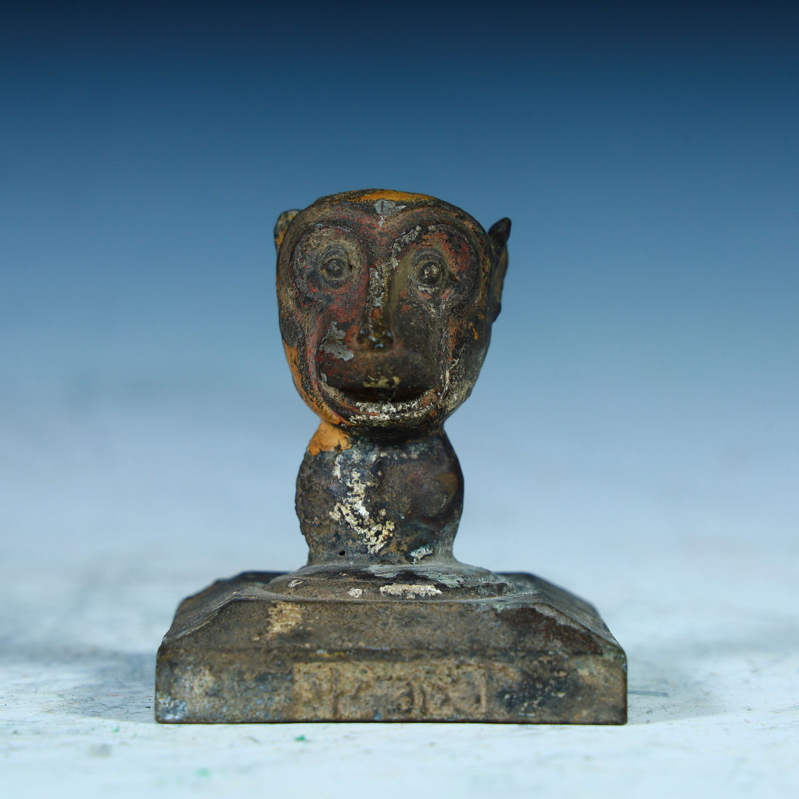 A copper painted monkey head seal of the Tang Dynasty (1 of 10)