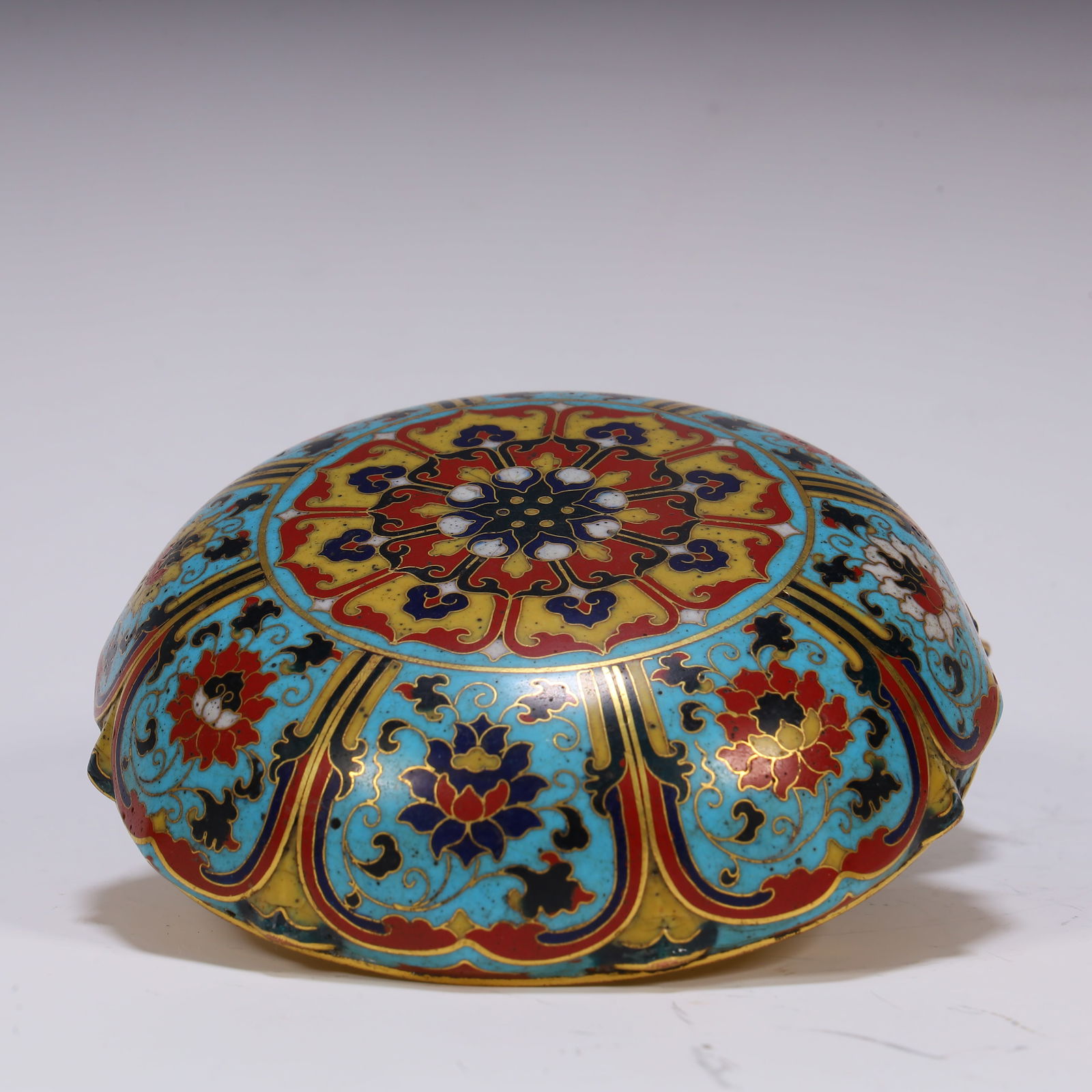 A beautiful cloisonné lid box - 3