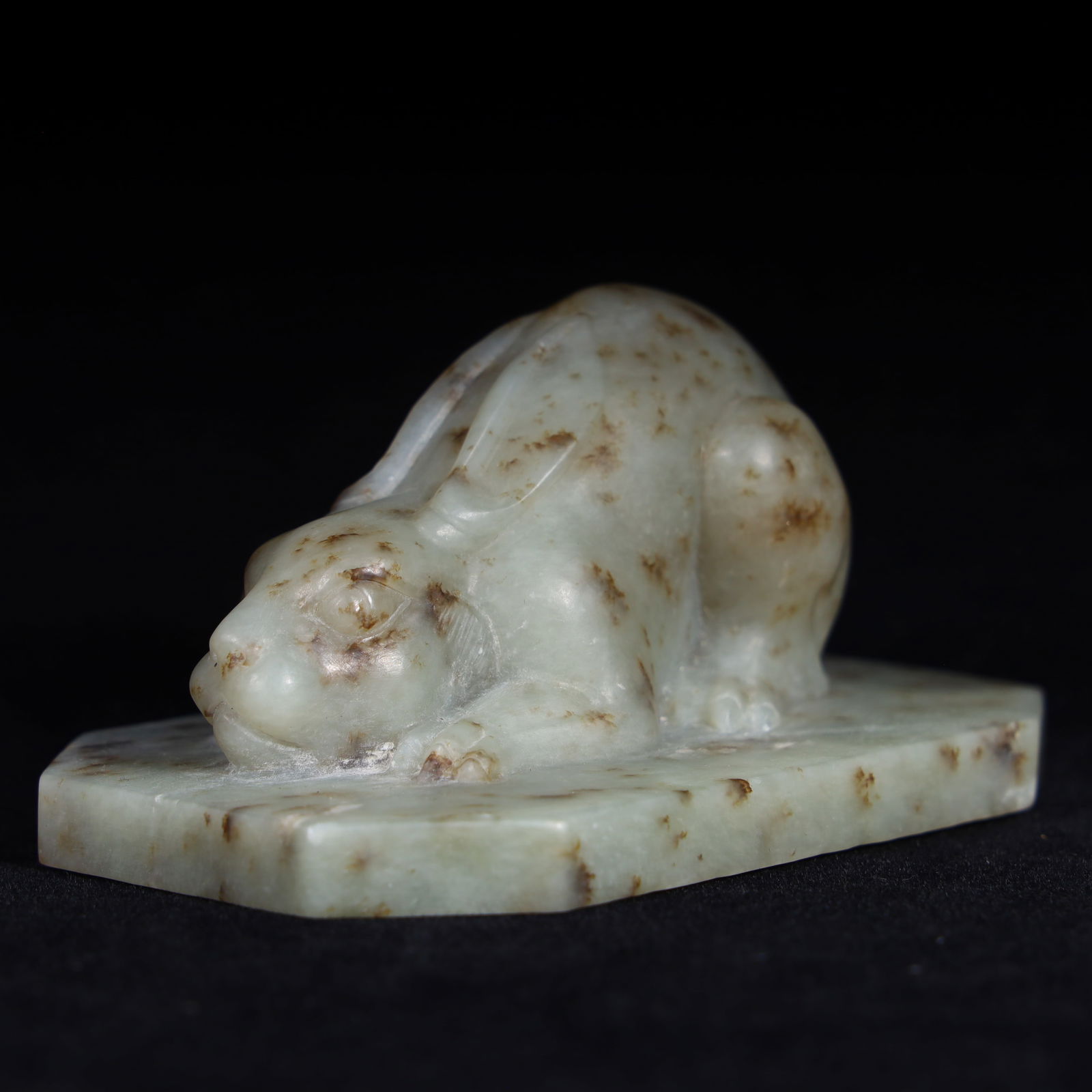 A jade beast paperweight from the Song Dynasty: Jade beast paperweight of the Song Dynasty SIZE: H:5.2cm L: 10cm W:6.4cm W:322.5g (The Dimensions Of All Batches Are Manually Measured.If You Need More Detailed Information, Please
