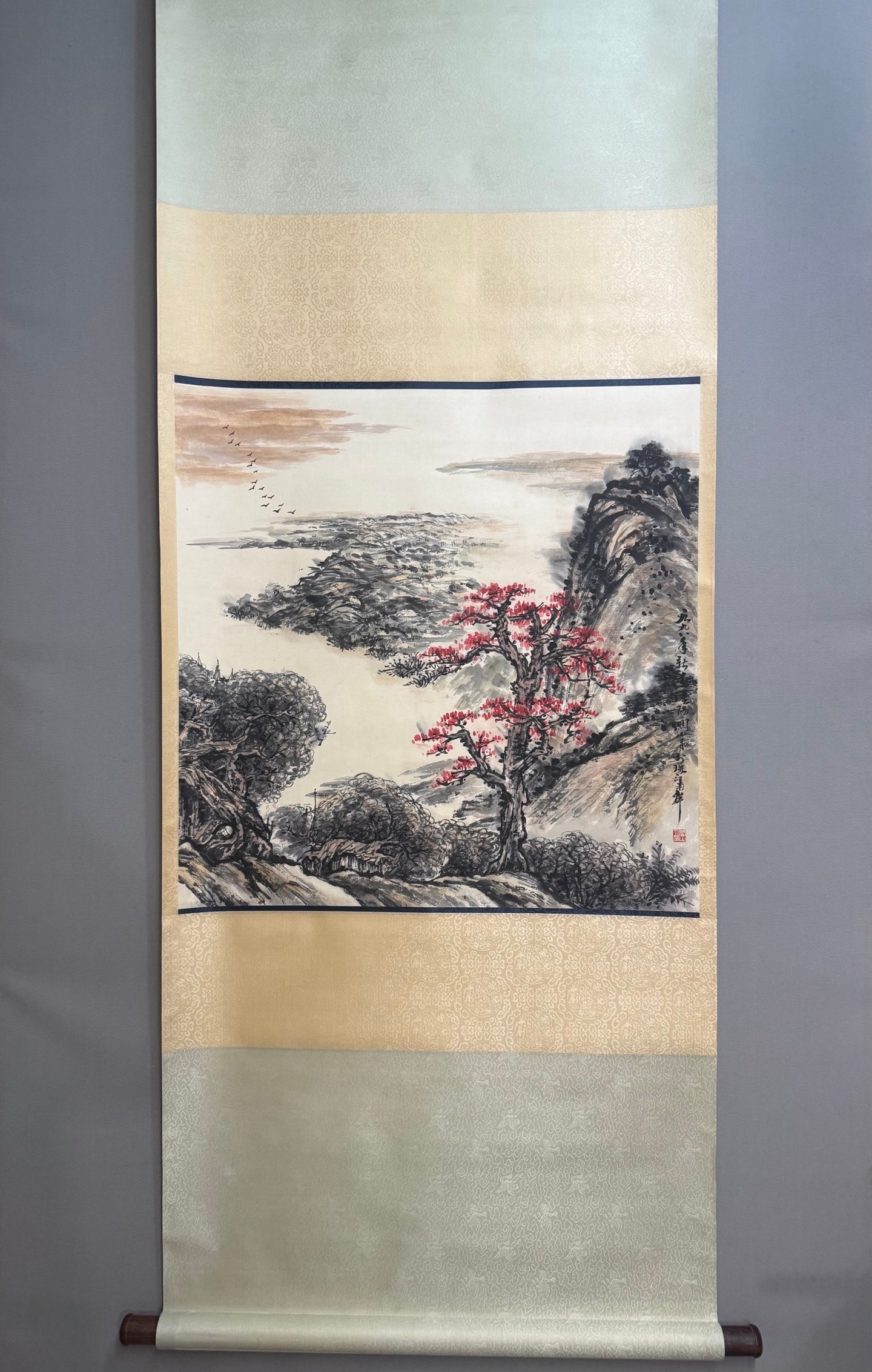 A landscape painting by Guan Shanyue: Guan Shanyue's landscape painting Size:68x68cm (The Dimensions Of All Batches Are Manually Measured.If You Need More Detailed Information, Please Contact Our Customer Service