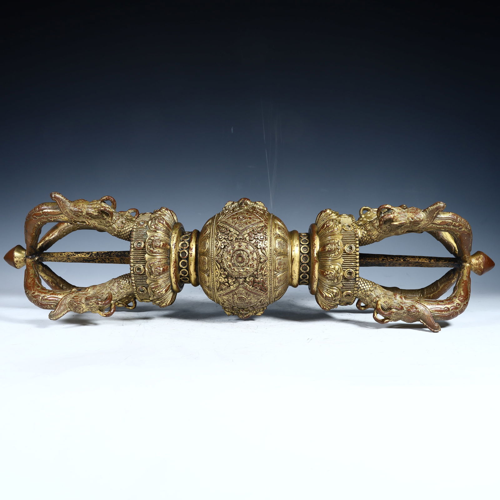 A copper-gilt vajra from the Qing Dynasty: The copper gilt vajra of the Qing Dynasty SIZE:L: 57cm W:13.5cm W:4.5kg (The Dimensions Of All Batches Are Manually Measured.If You Need More Detailed Information, Please Contact