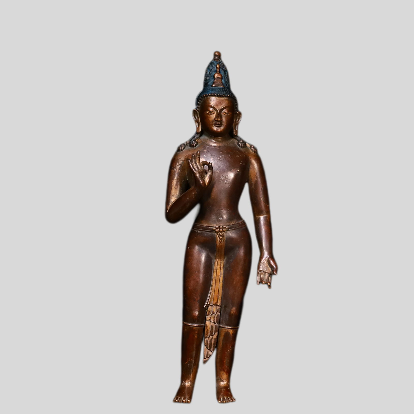 A Bodhisattva of the Ming Dynasty: Bodhisattva of the Ming Dynasty SIZE:L: :14cm W::3cmH::40cm W::3.4kg (The Dimensions Of All Batches Are Manually Measured.If You Need More Detailed Information, Please Contact Our