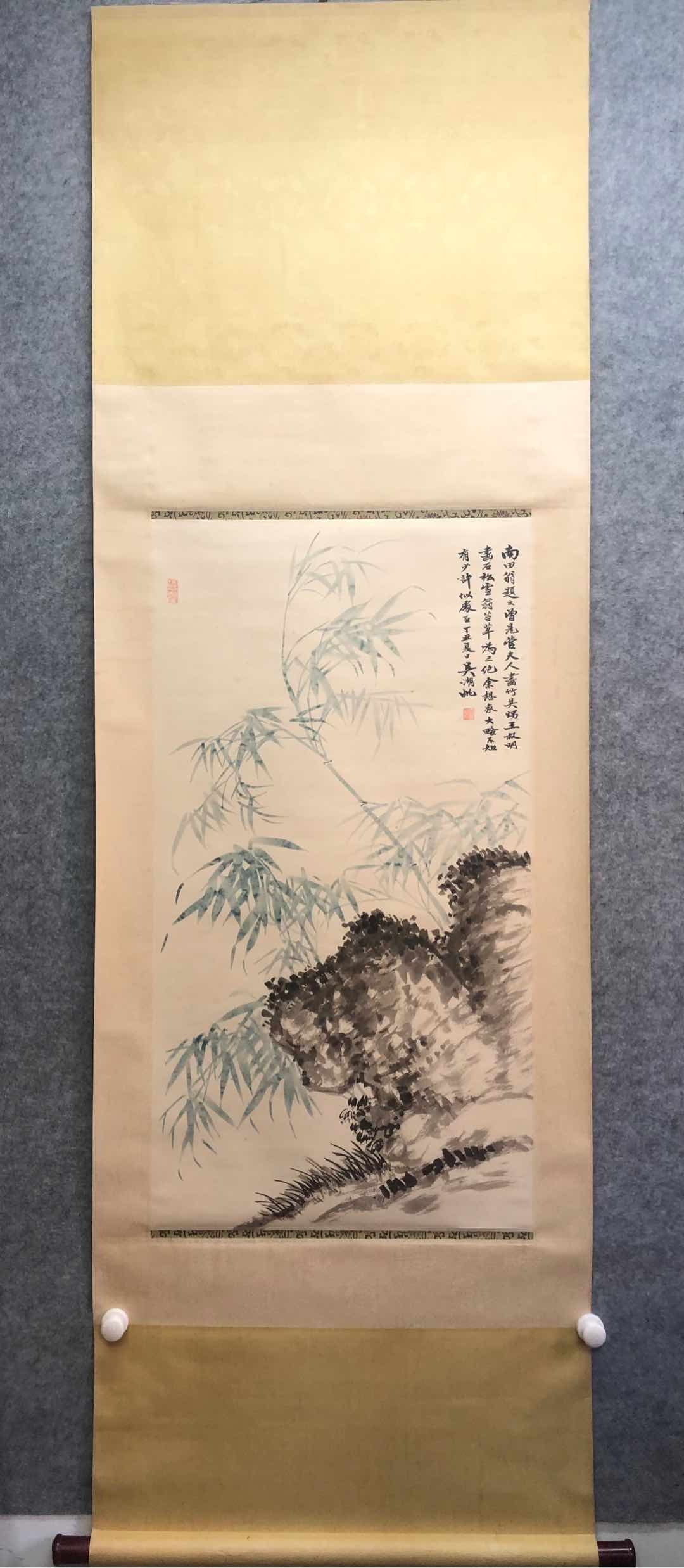 A vertical axis of Wu Hufan's green bamboo picture: Wu Hufan's green bamboo picture vertical axis Size:50×93.5cm (The Dimensions Of All Batches Are Manually Measured.If You Need More Detailed Information, Please Contact Our