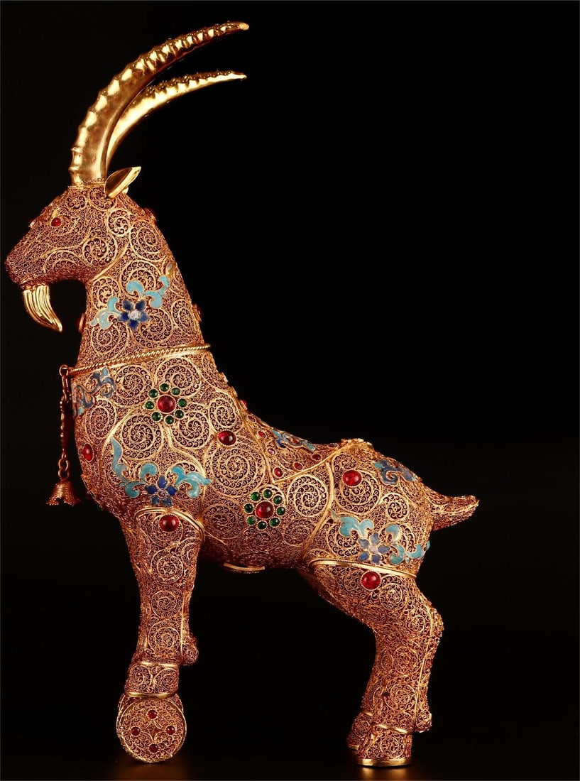 A pair of filigree gilt sheep from the Qing Dynasty: Filigree gilt sheep of the Qing Dynasty Size:W:2206g H:35cm W:21cm (The Dimensions Of All Batches Are Manually Measured.If You Need More Detailed Information, Please Contact Our Customer Service Befor