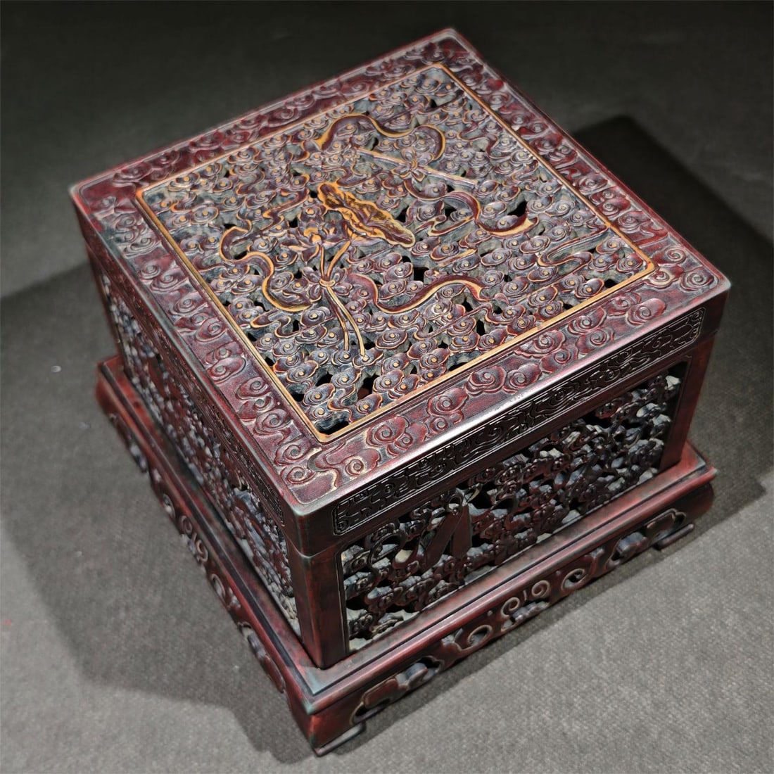 A Qianlong era of the Qing Dynasty made of the Eight Immortals pine flower warm inkstone (1 of 9)