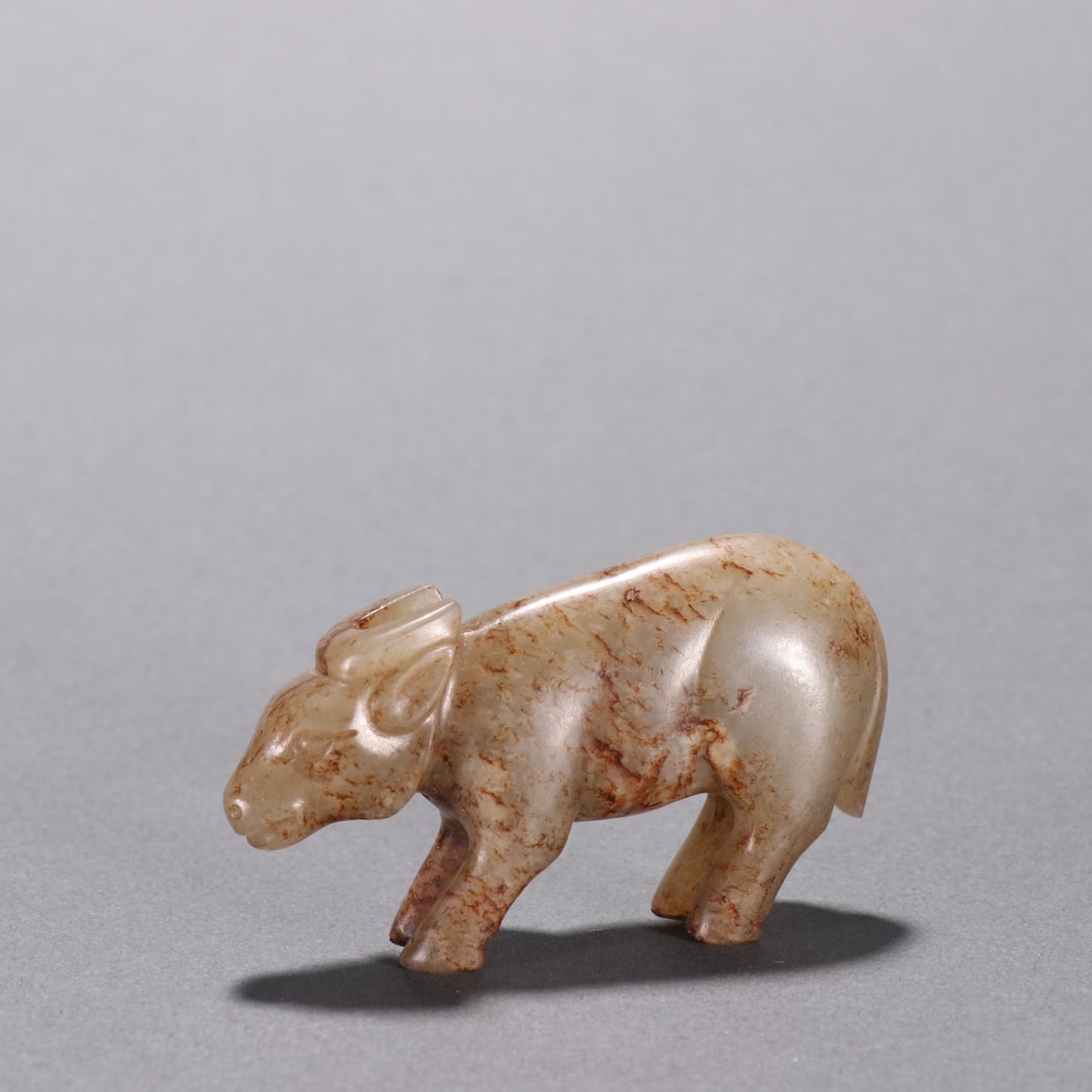 A beautiful ancient Hetian jade beast (1 of 9)