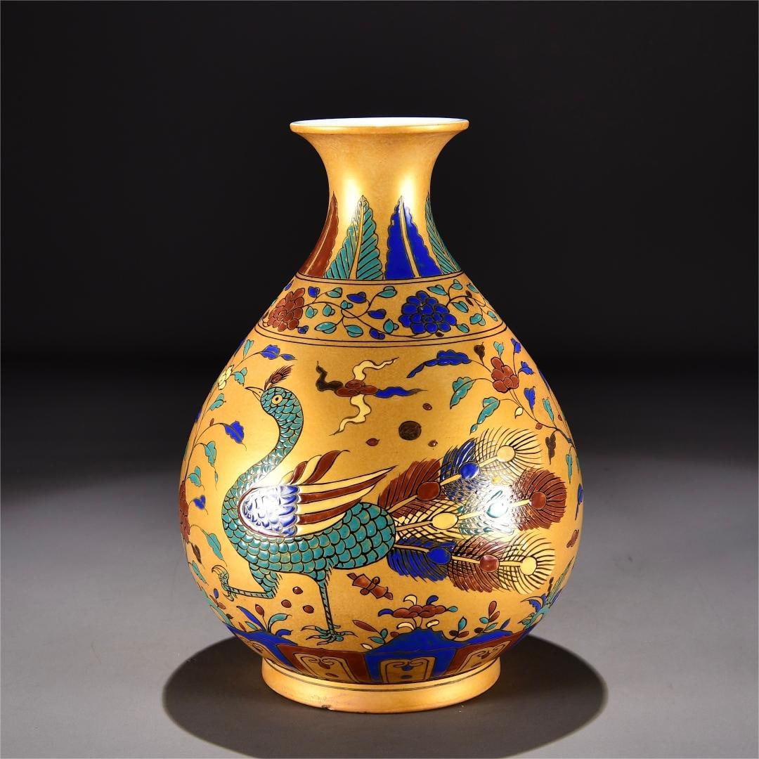 A gold background colorful peacock pattern jade pot spring made in the Xuande year of the Ming: The colorful peacock pattern jade pot spring on the gold background of the Xuande year of the Ming Dynasty Size:H:30cm W:20cm (The Dimensions Of All Batches Are Manually Measured.If You Need More Deta