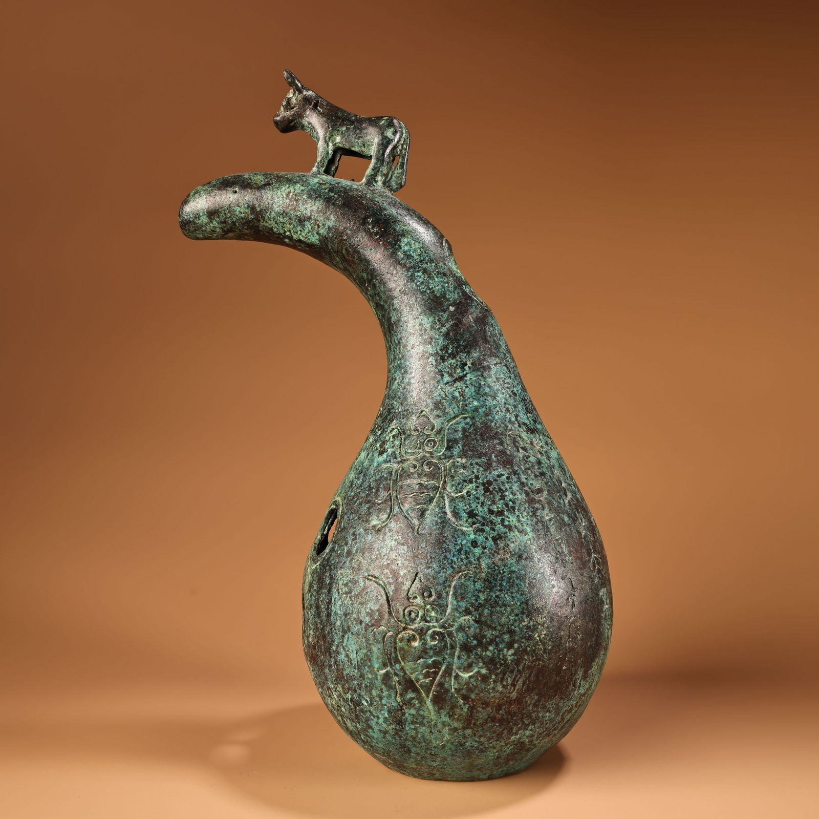 A beautiful bronze standing bull gourd sheng ceremonial vessel: Exquisite bronze Li Niu gourd sheng ceremonial vessel Size:H:33cm D:13cm W:1440g (The Dimensions Of All Batches Are Manually Measured.If You Need More Detailed Information, Please