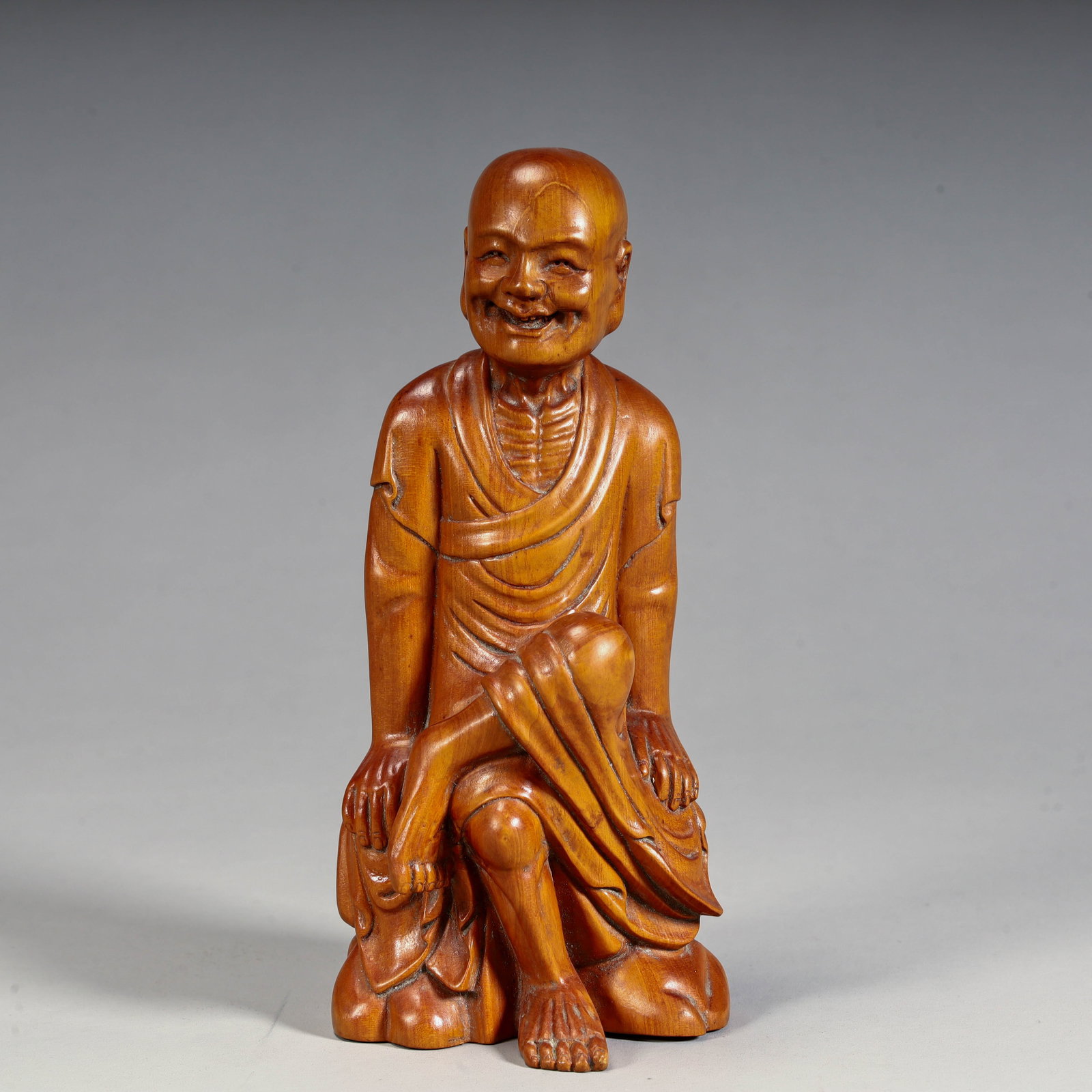 A boxwood carving figure ornament of the Qing Dynasty: Boxwood carving figure ornaments of the Qing Dynasty Size: H:14cm L: 6.5cm W:5.5cm W:157.5g (The Dimensions Of All Batches Are Manually Measured.If You Need More Detailed
