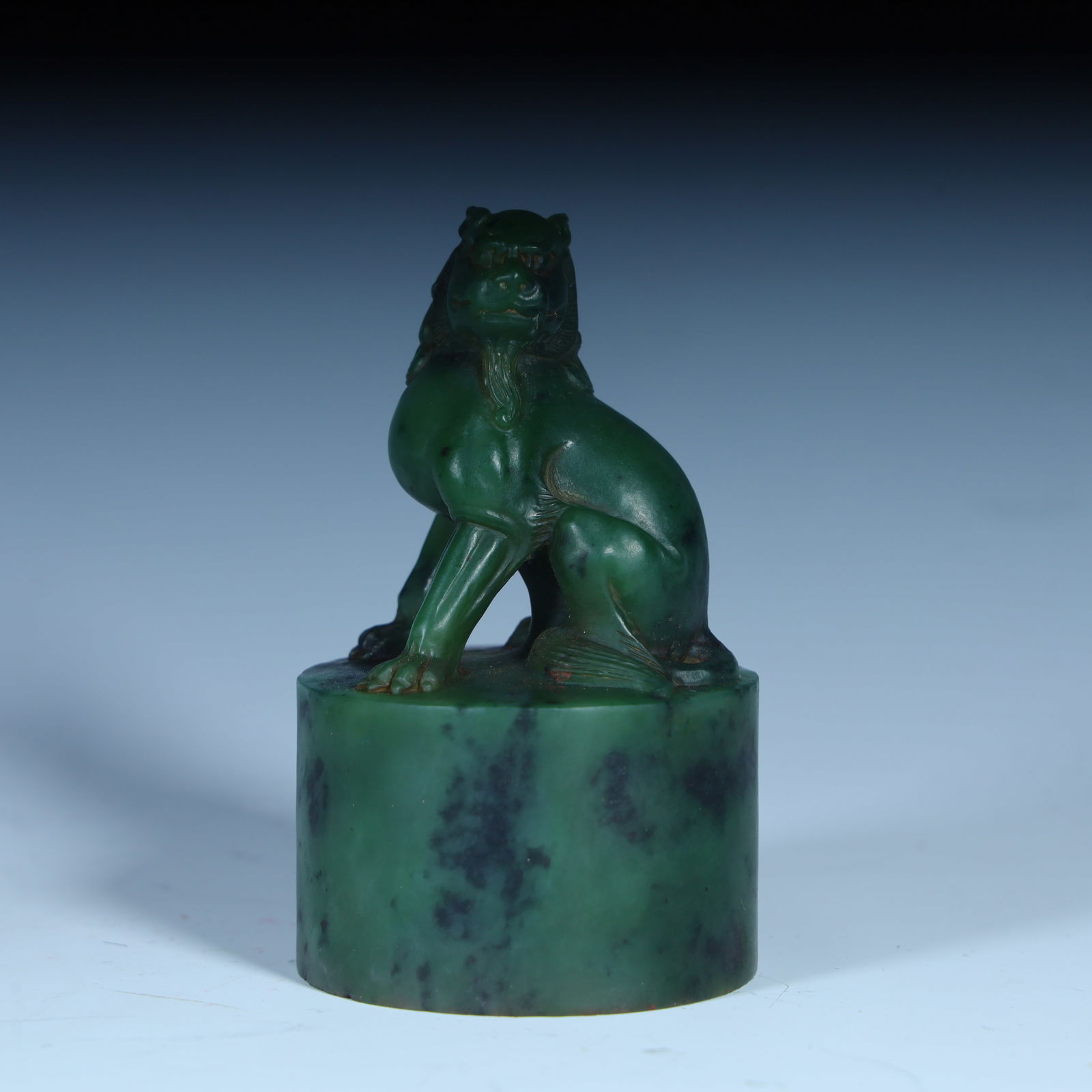 A jasper lion button seal of the Qing Dynasty (1 of 9)