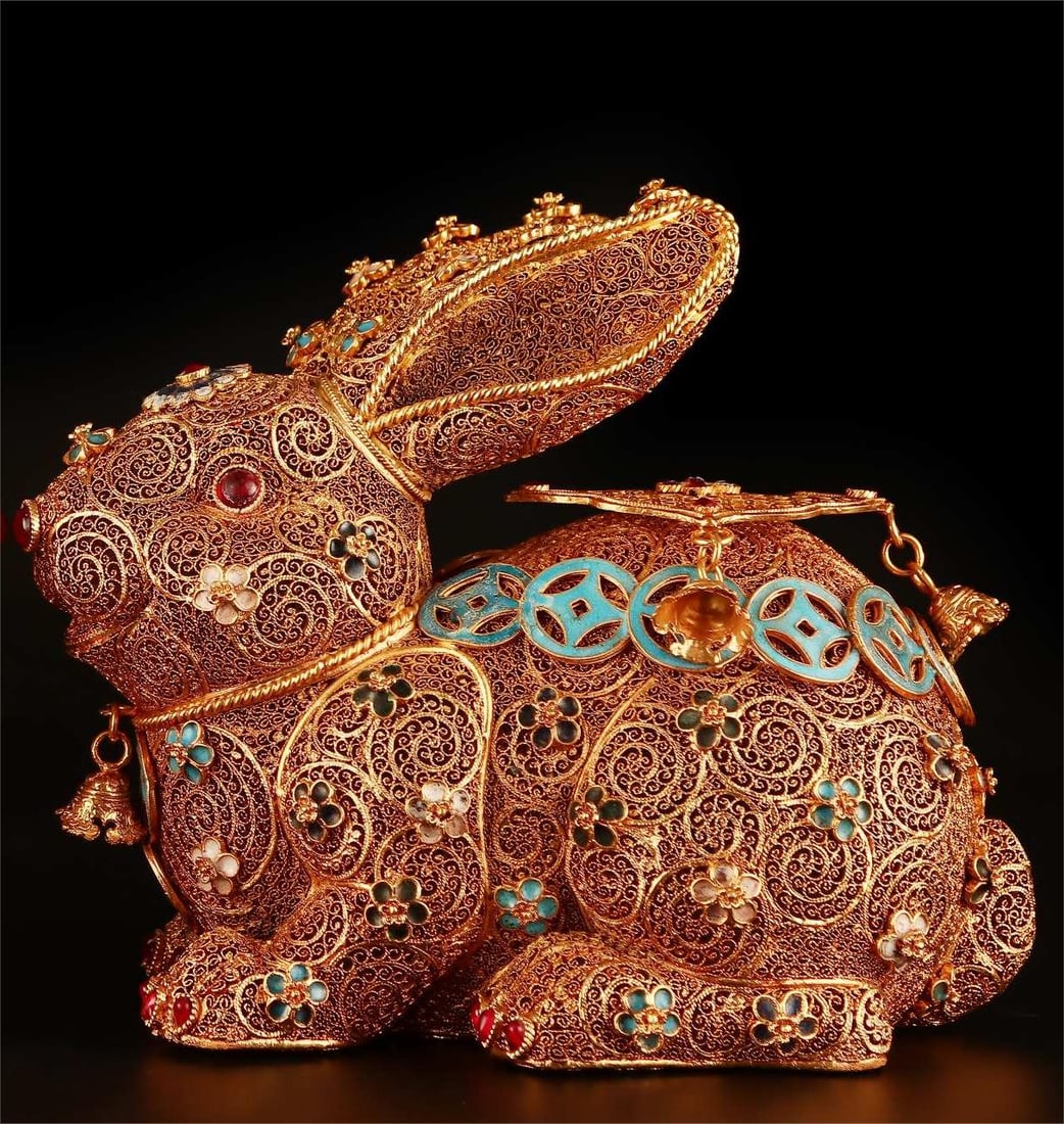A pair of filigree gilt rabbits from the Qing Dynasty: Filigree gilt rabbit of the Qing Dynasty Size:W:1794g H:17cm W:20cm (The Dimensions Of All Batches Are Manually Measured.If You Need More Detailed Information, Please Contact Our