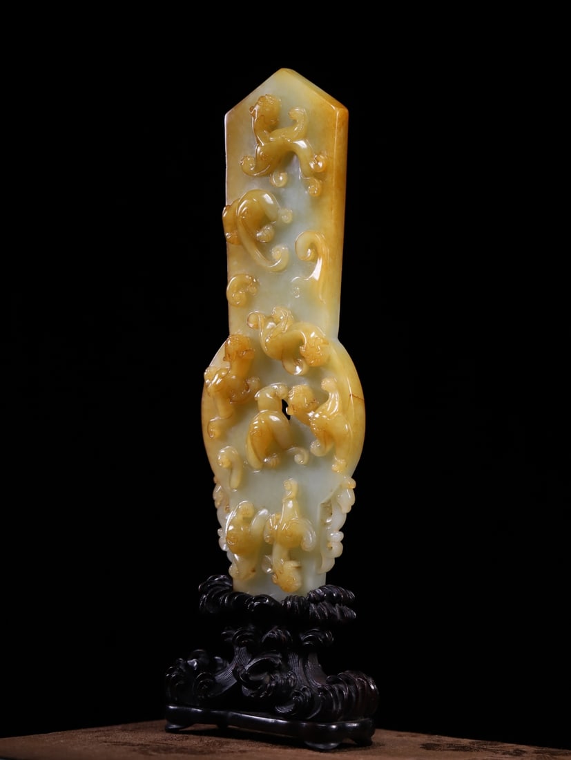 A beautiful Hetian jade dragon gui - 2