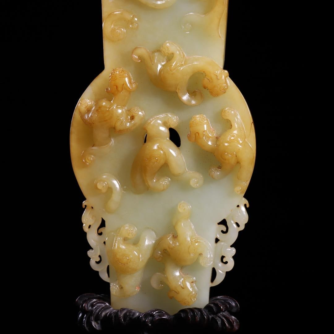 A beautiful Hetian jade dragon gui - 4