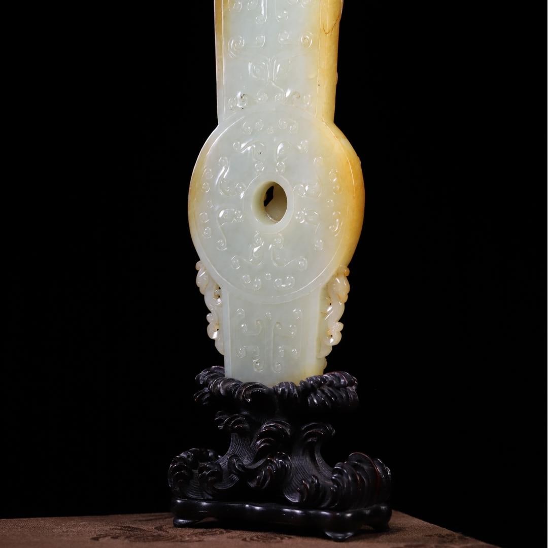 A beautiful Hetian jade dragon gui - 9