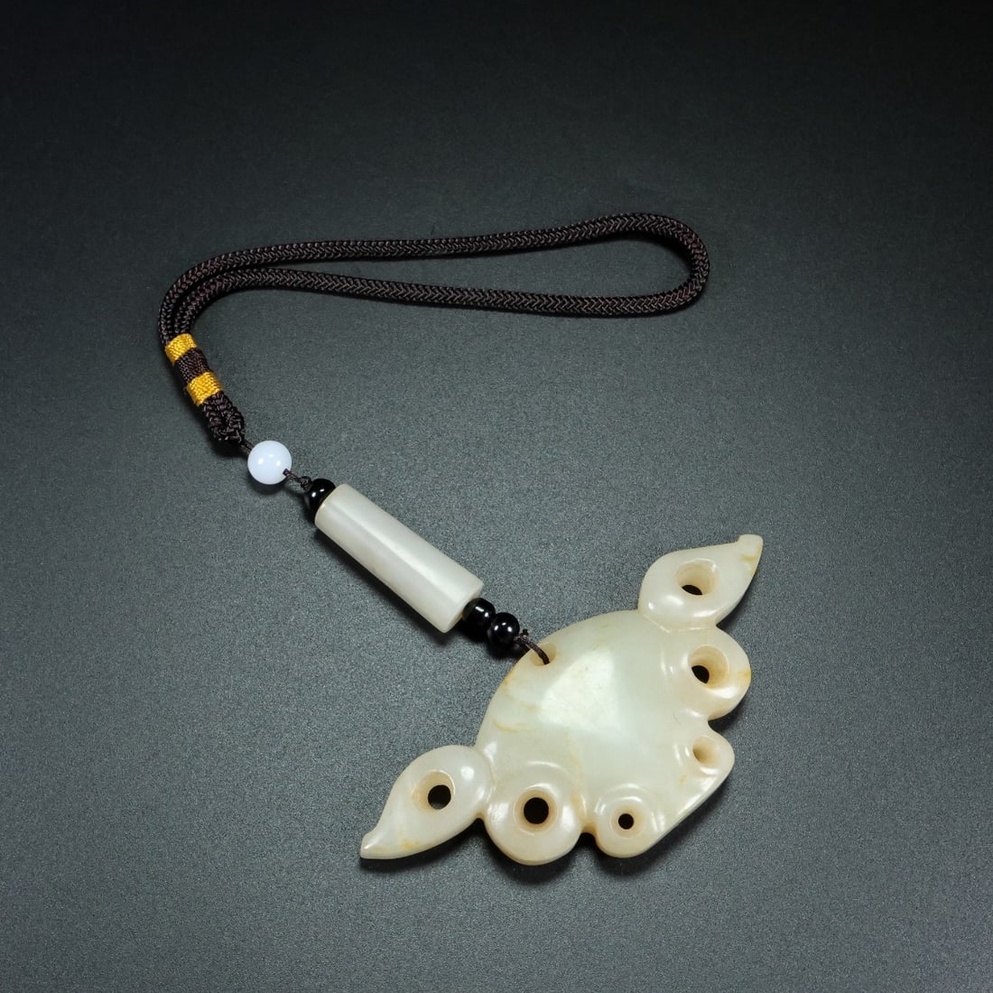 A piece of exquisite Hetian jade: Exquisite Hetian jade Size:L:9.8cm W:1.1cm H:8.5cm W:72g (The Dimensions Of All Batches Are Manually Measured.If You Need More Detailed Information, Please Contact Our Customer Service Before Bidding.