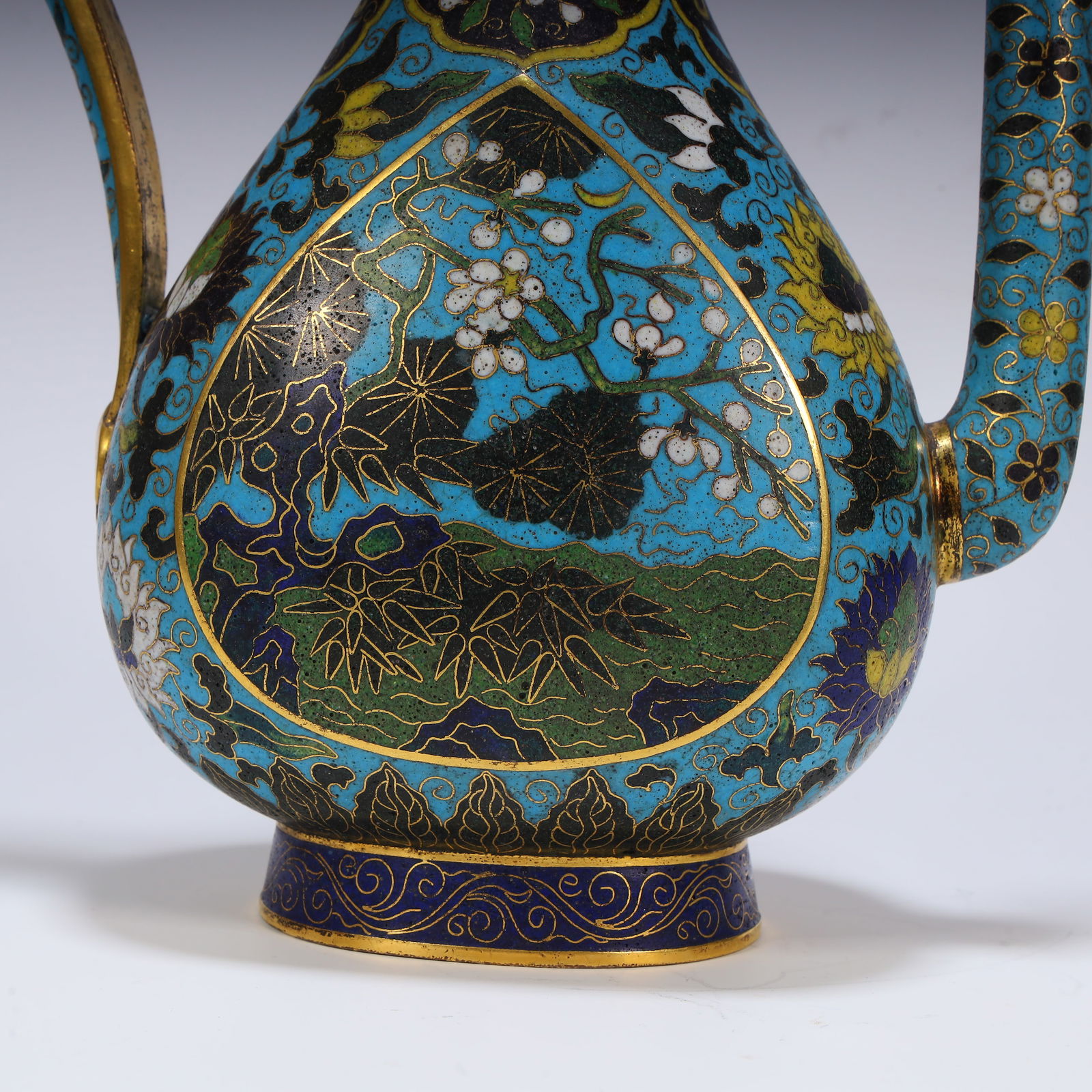 A fine cloisonné pot - 8