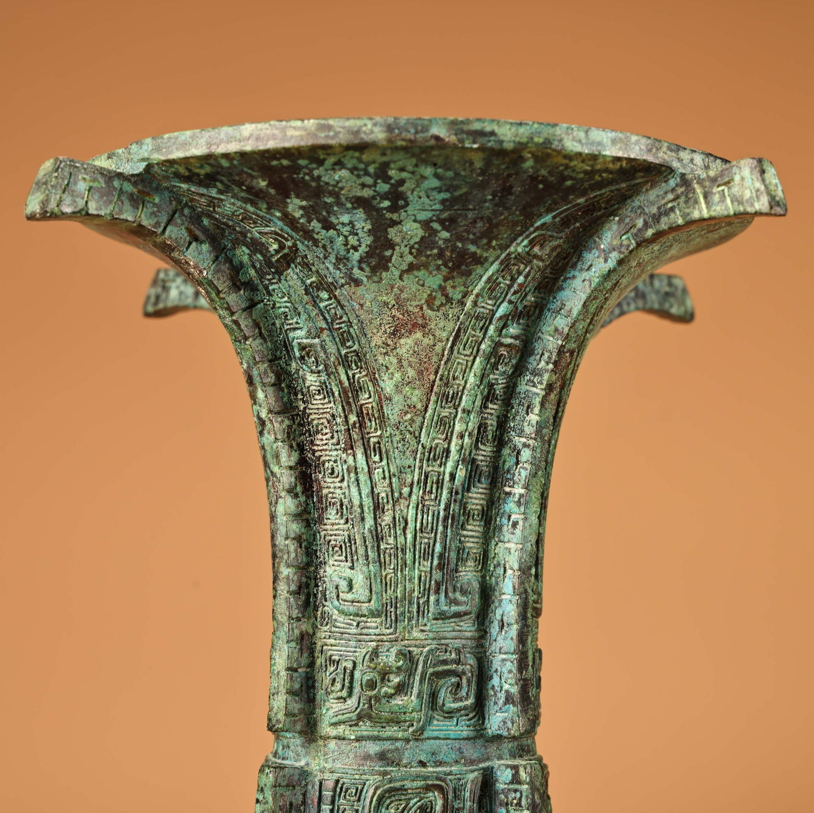A fine bronze flower cup vase - 3