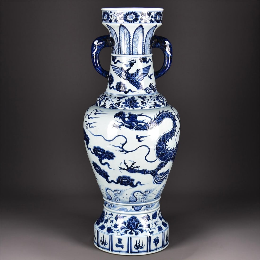 A blue and white auspicious cloud dragon pattern elephant ear vase of the Yuan Dynasty: The blue and white auspicious cloud dragon pattern elephant ear vase of the Yuan Dynasty Size:H:88cm W:32cm (The Dimensions Of All Batches Are Manually Measured.If You Need More