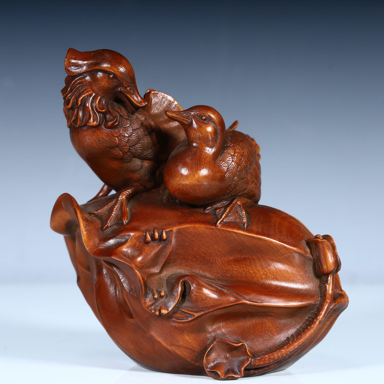 A fine boxwood double lotus ornament of the Qing Dynasty: Qing Dynasty fine boxwood double lotus ornaments Size: H:12cm L: 11cm W:6.5cm W:271.5g (The Dimensions Of All Batches Are Manually Measured.If You Need More Detailed Information,