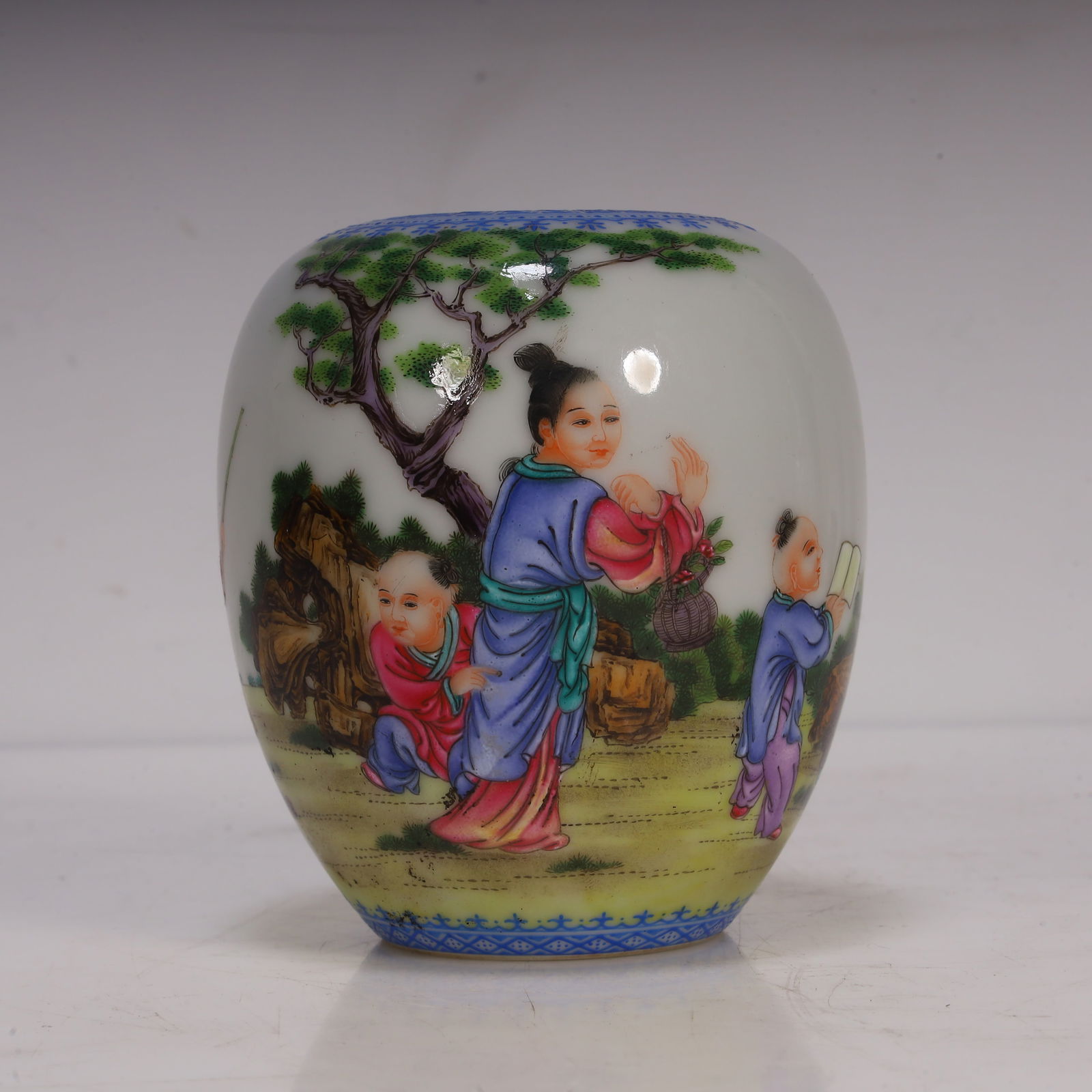 A blue material character story water bowl of the Qing Dynasty: The blue material character story of the Qing Dynasty water bowl SIZE:L: :8cm W::8cmH::10cm W::141g (The Dimensions Of All Batches Are Manually Measured.If You Need More Detailed