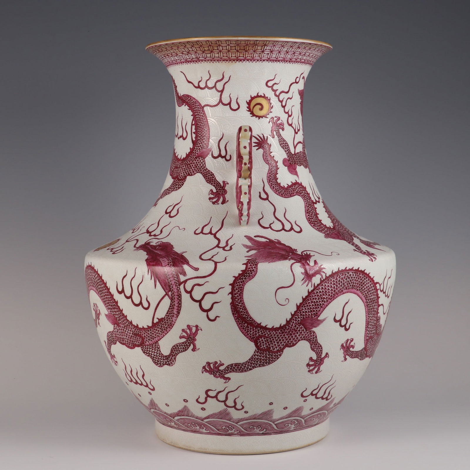 An Exquisite Ruby Red-Glazed Seawater Pattern Dragon Pattern Double-Ears Vase - 4