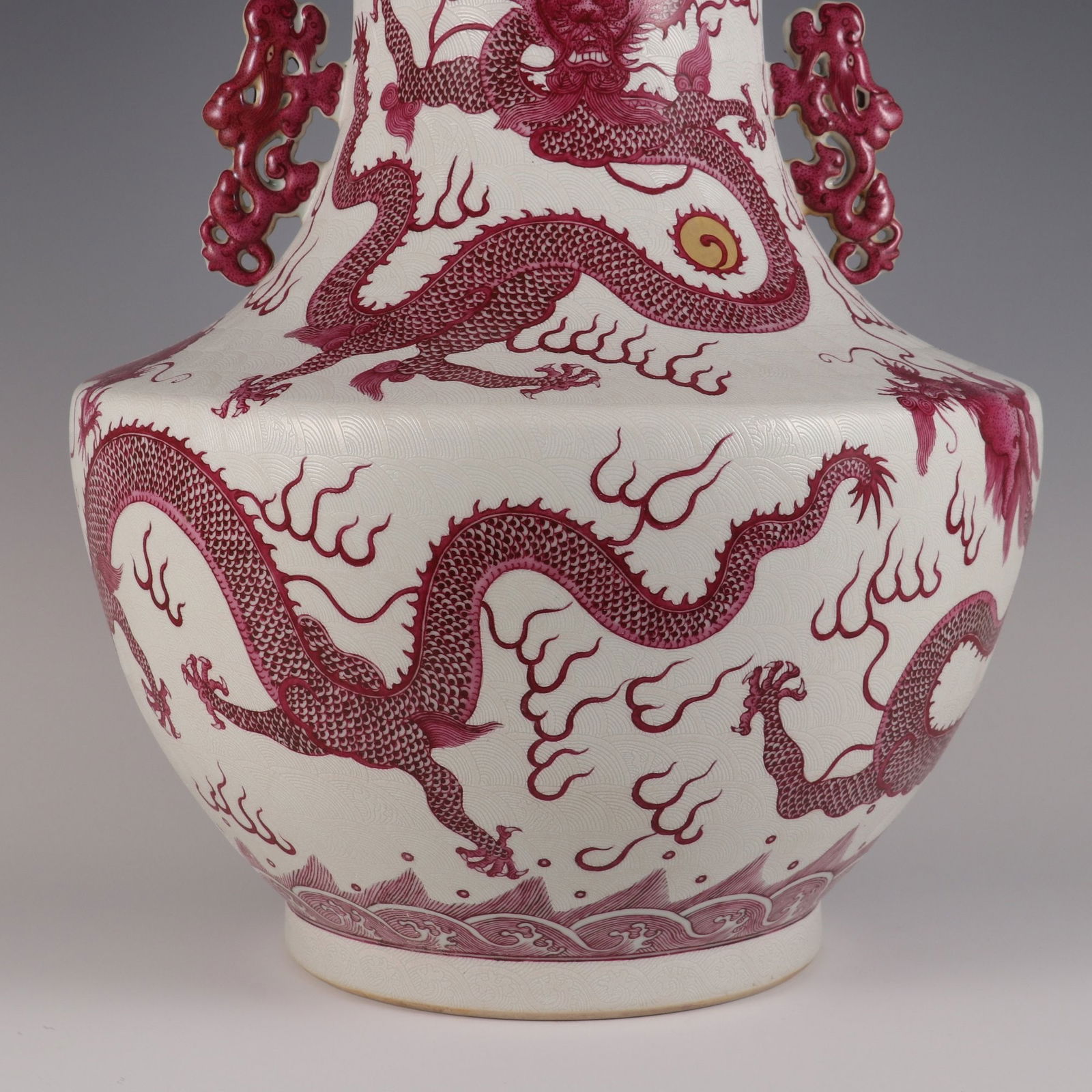 An Exquisite Ruby Red-Glazed Seawater Pattern Dragon Pattern Double-Ears Vase - 6