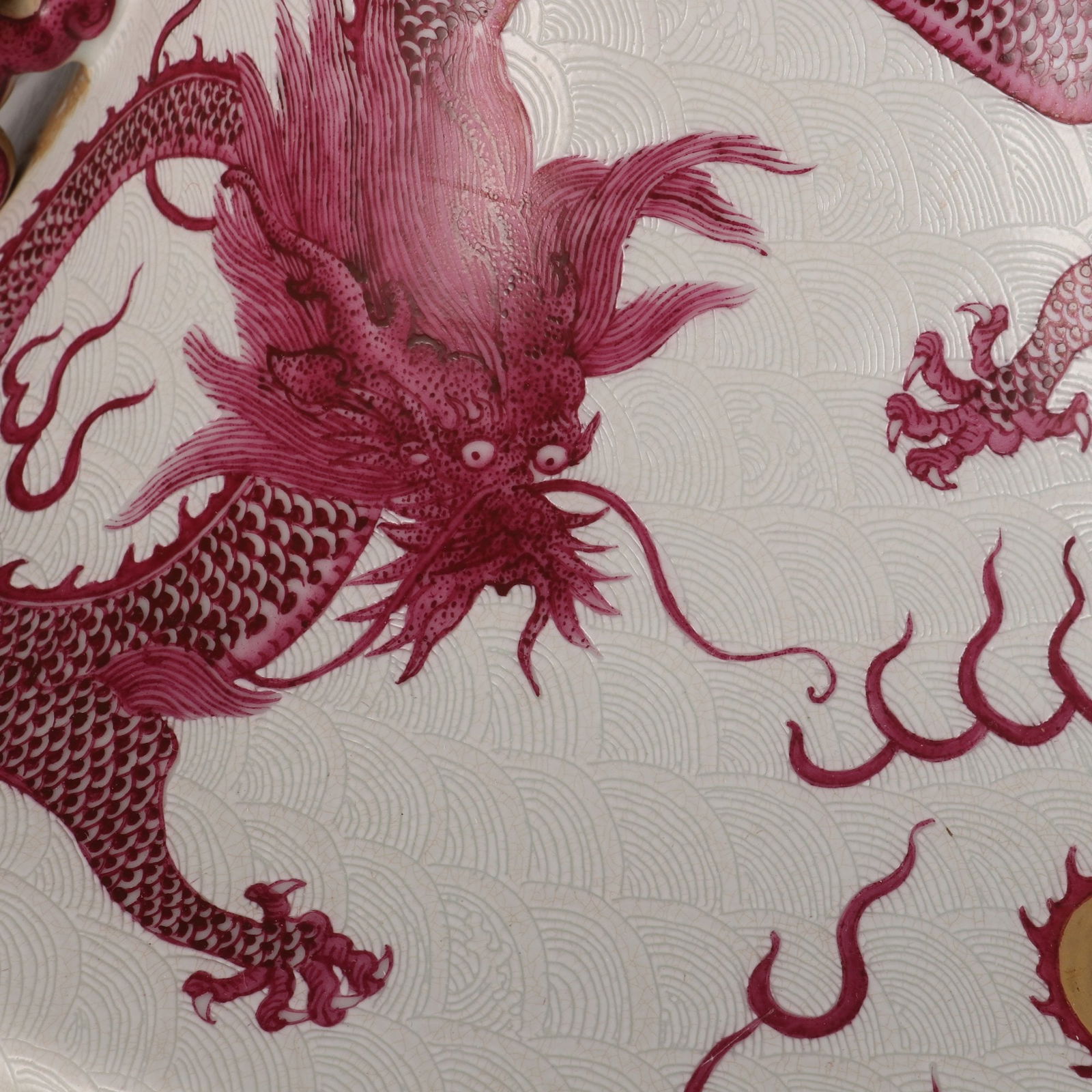 An Exquisite Ruby Red-Glazed Seawater Pattern Dragon Pattern Double-Ears Vase - 8