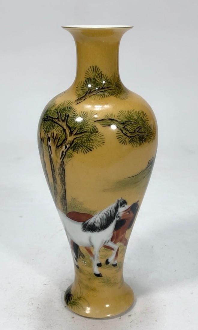 An Exquisite Enamel Animal Pattern Vase - 2