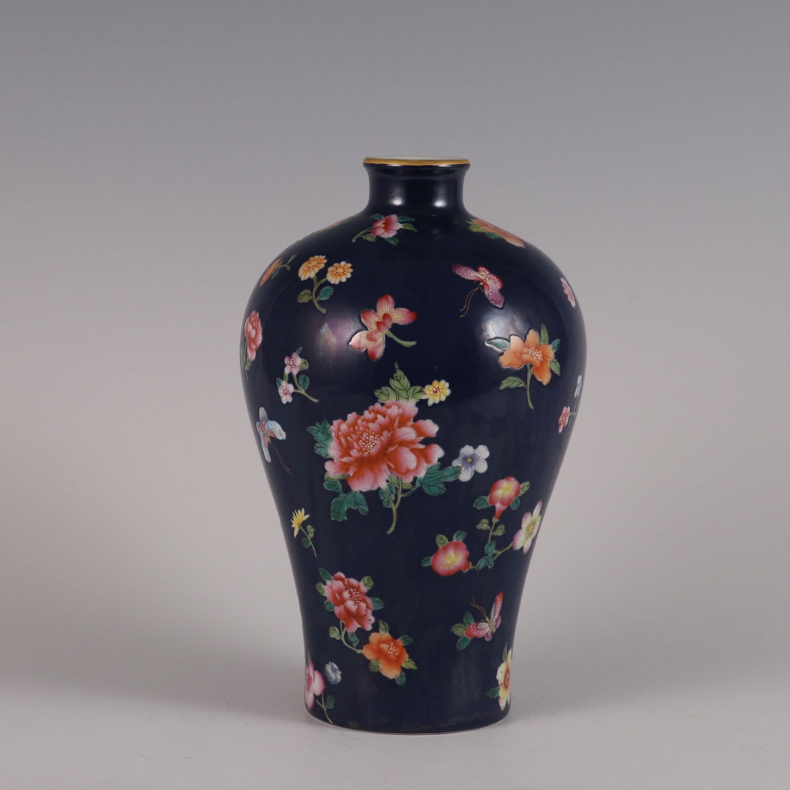 An Exquisite Famille-Rose Flower and Butterfly Pattern Vase: An Exquisite Famille-Rose Flower and Butterfly Pattern Vase Qing Dynasty, China Yongzheng Six-character Mark Size:21.8cmx13cm (The Dimensions Of All Batches Are Manually Measured.If You Need More