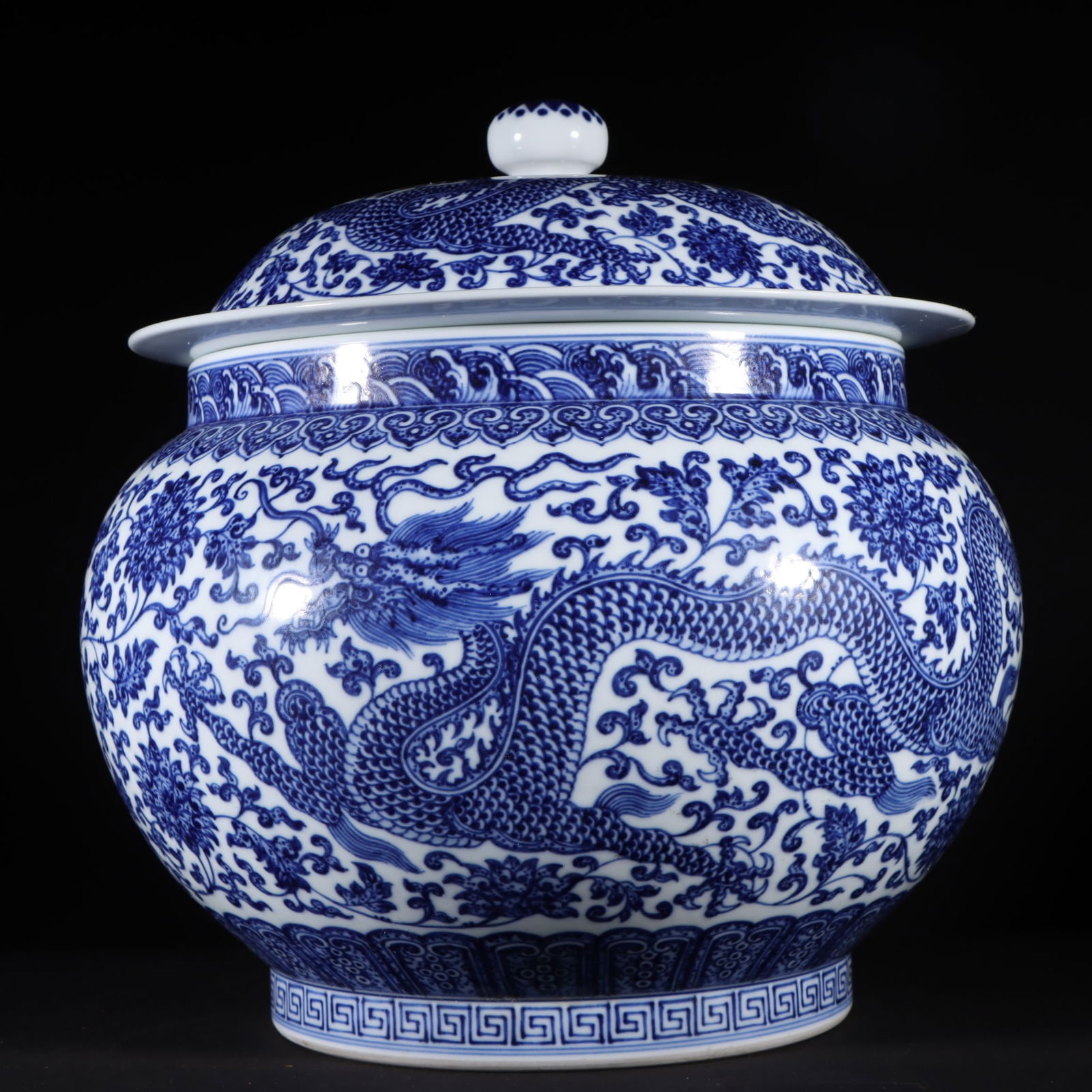 An Exquisite Blue and White Dragon Pattern Lotus Pattern Seawater Pattern Jar: An Exquisite Blue and White Dragon Pattern Lotus Pattern Seawater Pattern Jar Qing Dynasty, China Qianlong Six-character Mark Size:30cmx32cm (The Dimensions Of All Batches Are Manually Measured.If