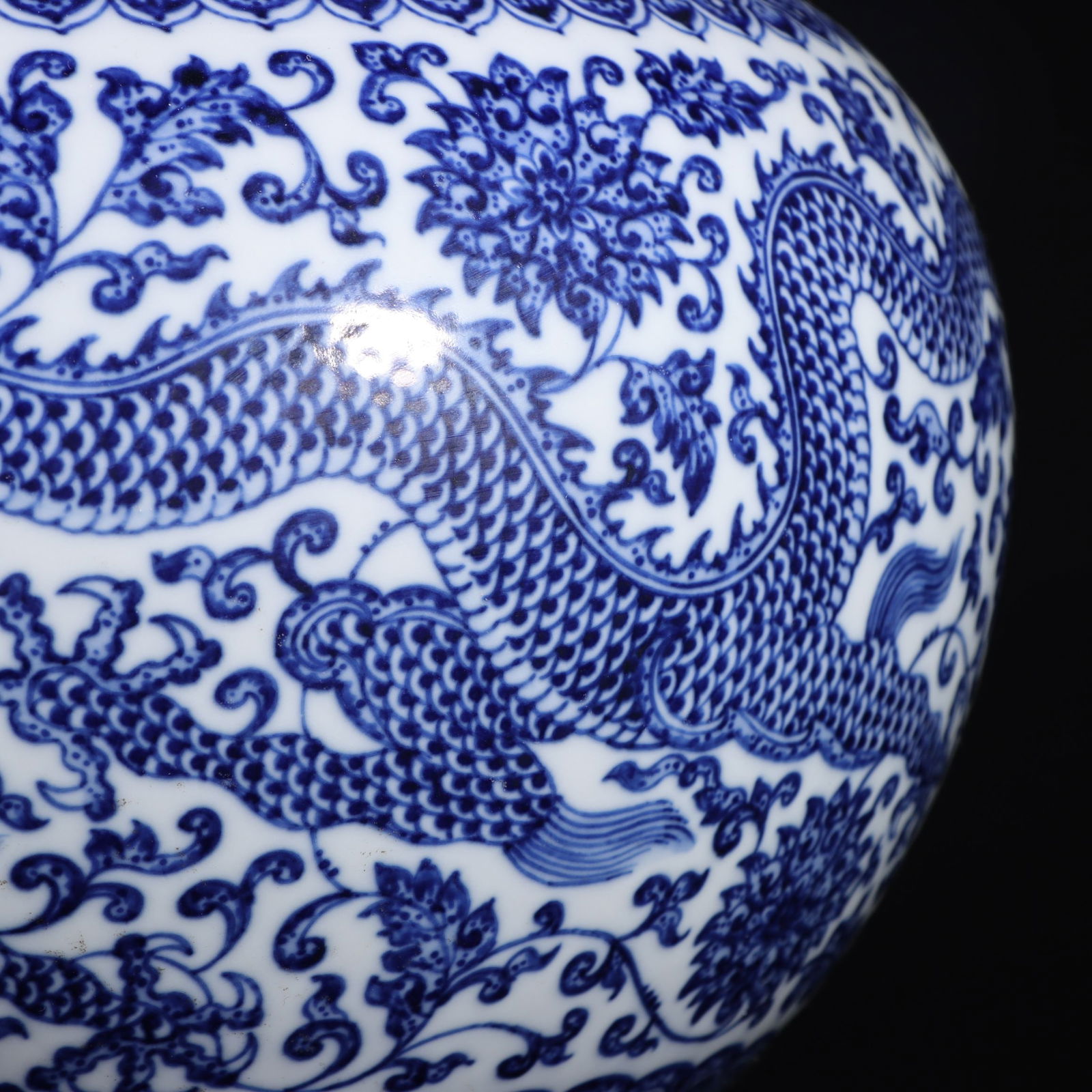 An Exquisite Blue and White Dragon Pattern Lotus Pattern Seawater Pattern Jar - 3