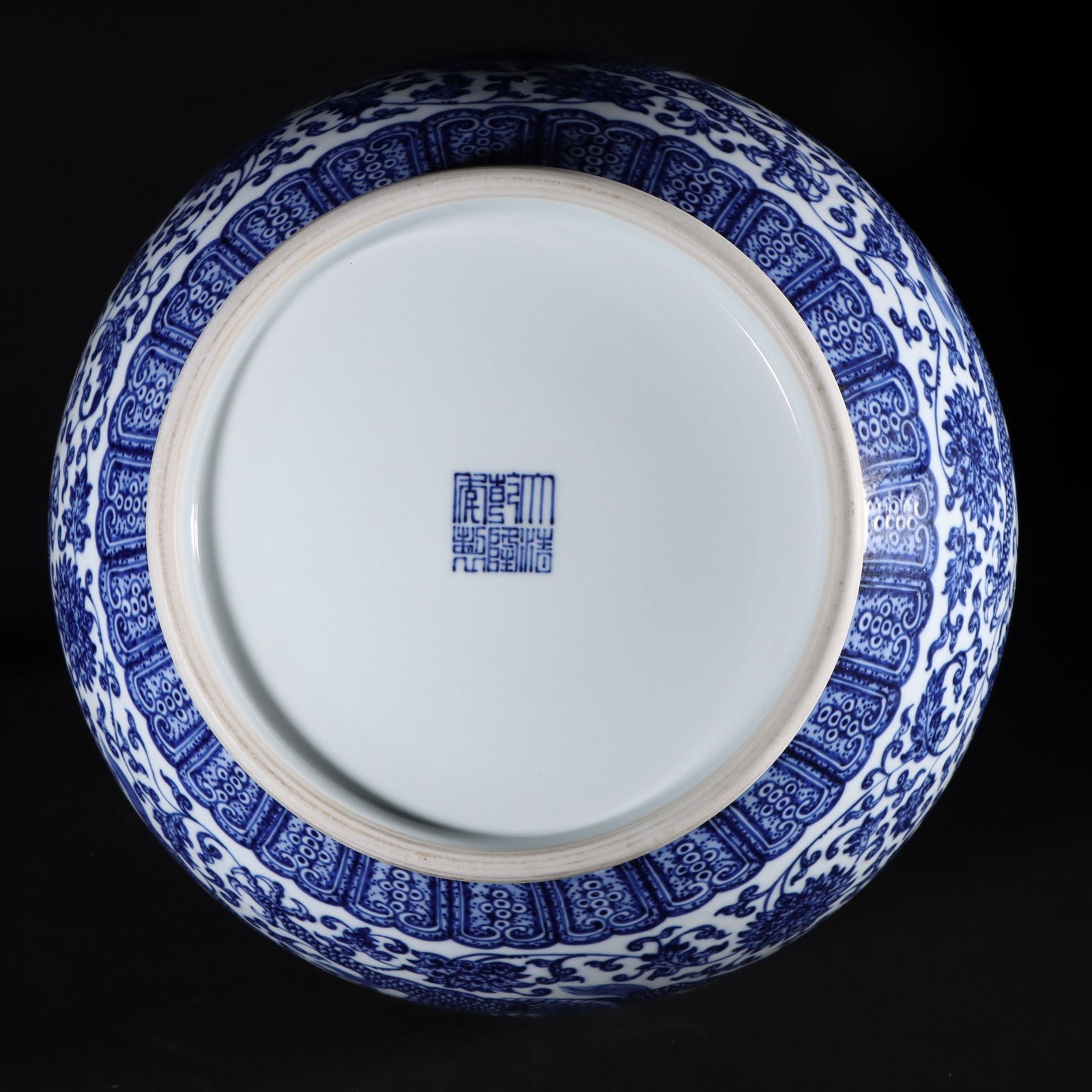 An Exquisite Blue and White Dragon Pattern Lotus Pattern Seawater Pattern Jar - 9