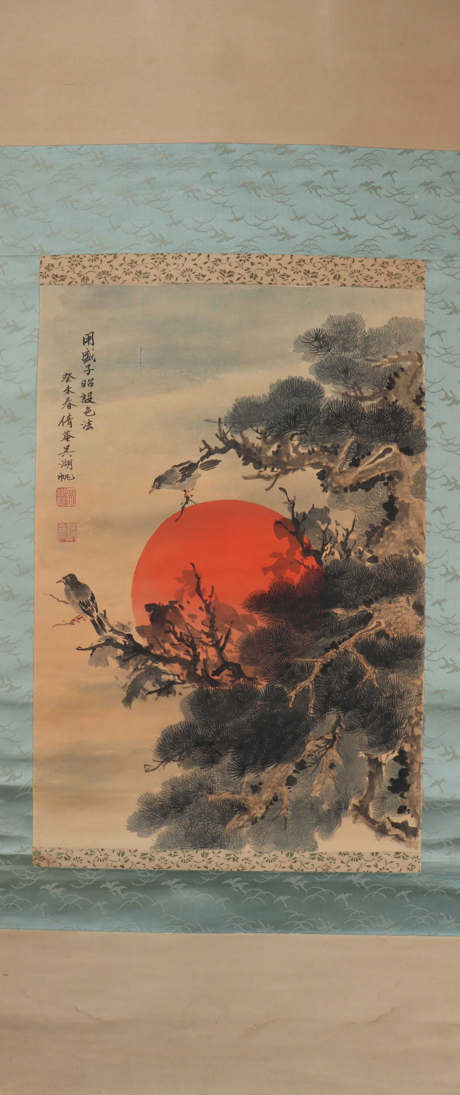 A Chinese Vertical Scroll Ink Painting of Flower and Bird on Silk: A Chinese Vertical Scroll Ink Painting of Flower and Bird on Silk Wu hufan Size:60cmx41cm (The Dimensions Of All Batches Are Manually Measured.If You Need More Detailed Information, Please Contact