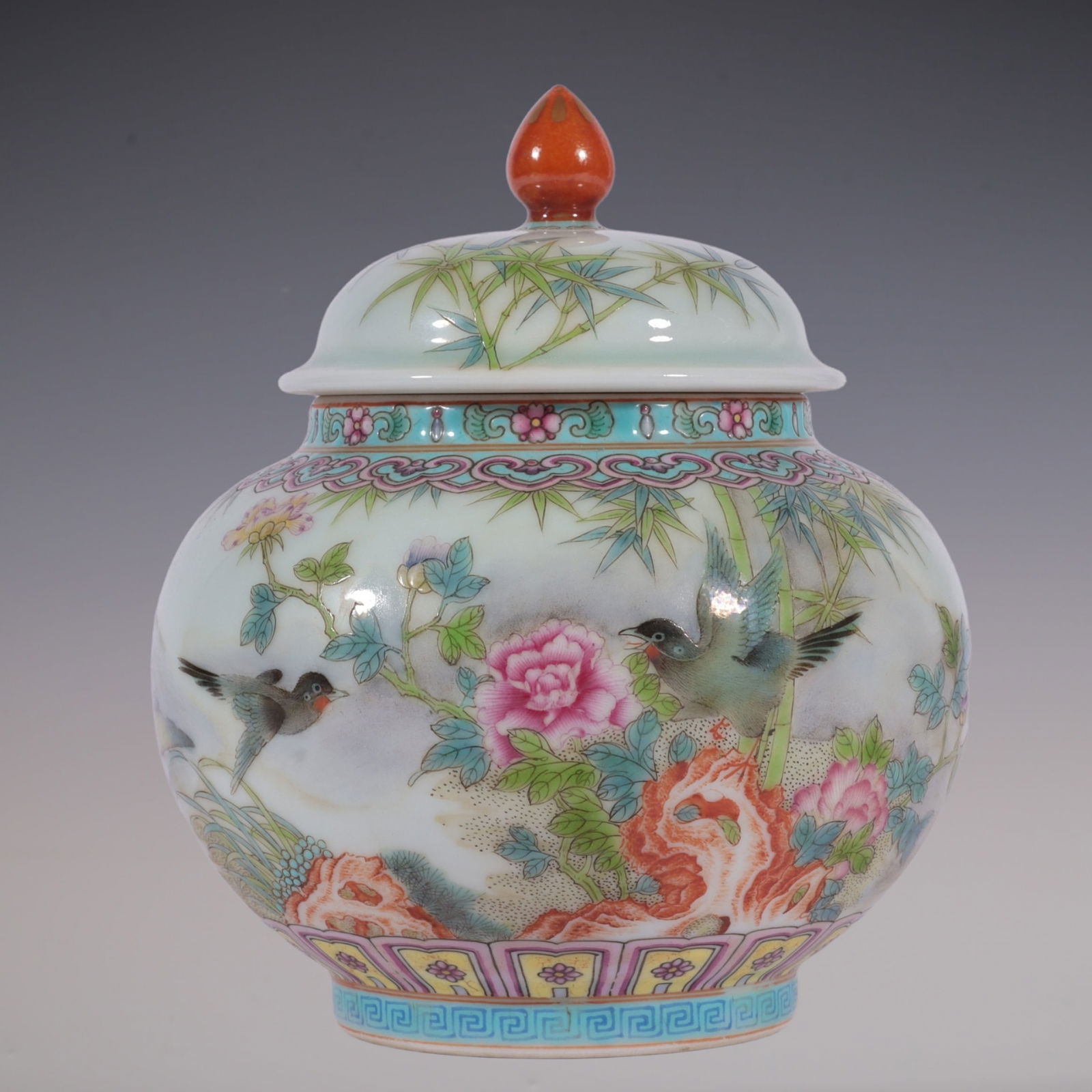 An Exquisite Enamel Flower and Bird Pattern with poem Tea Caddy: An Exquisite Enamel Flower and Bird Pattern with poem Tea Caddy Qing Dynasty, China Yongzheng Four-character Mark Size:11.5cmx10cm (The Dimensions Of All Batches Are Manually Measured.If You Need