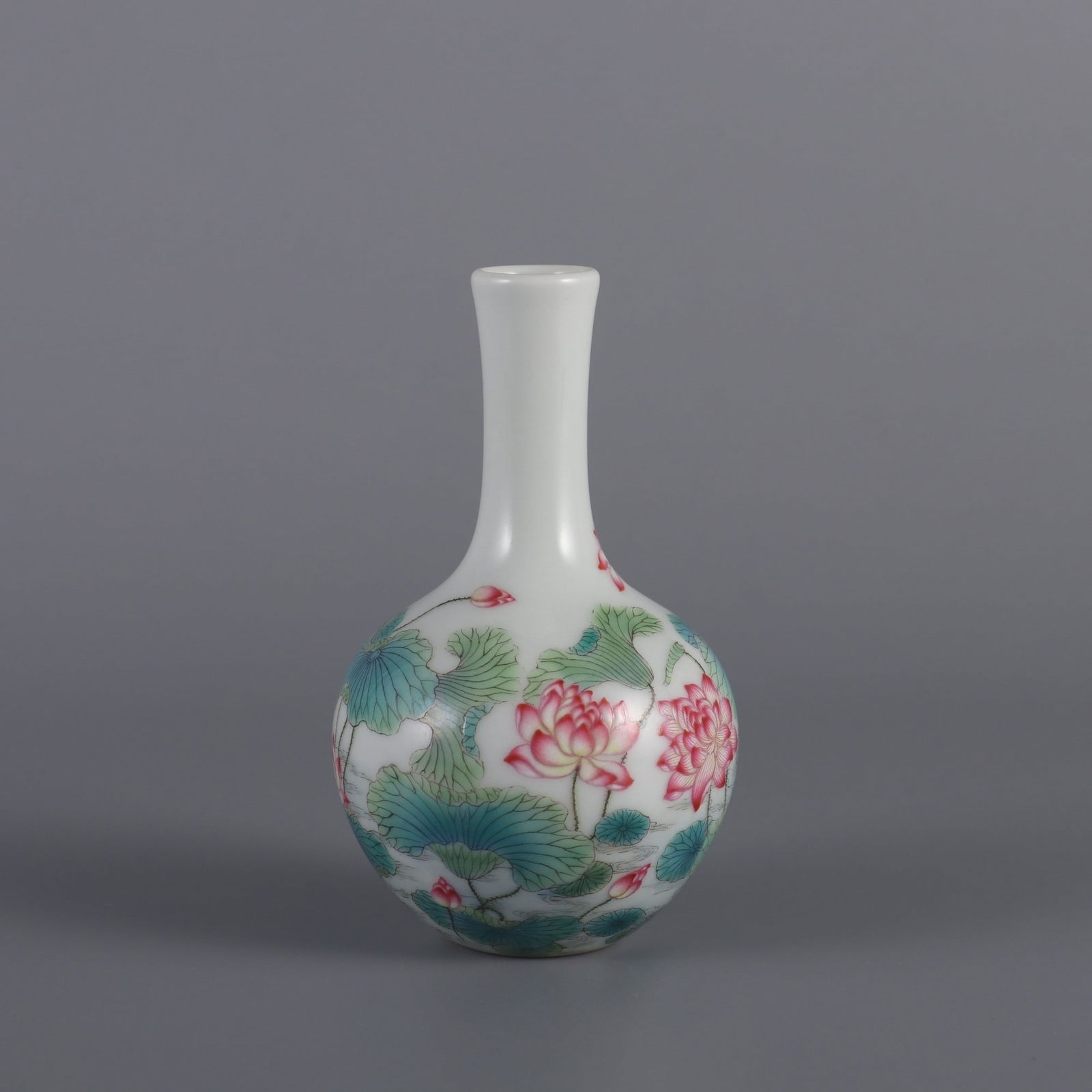 An Exquisite Enamel Flower Pattern Vase - 3