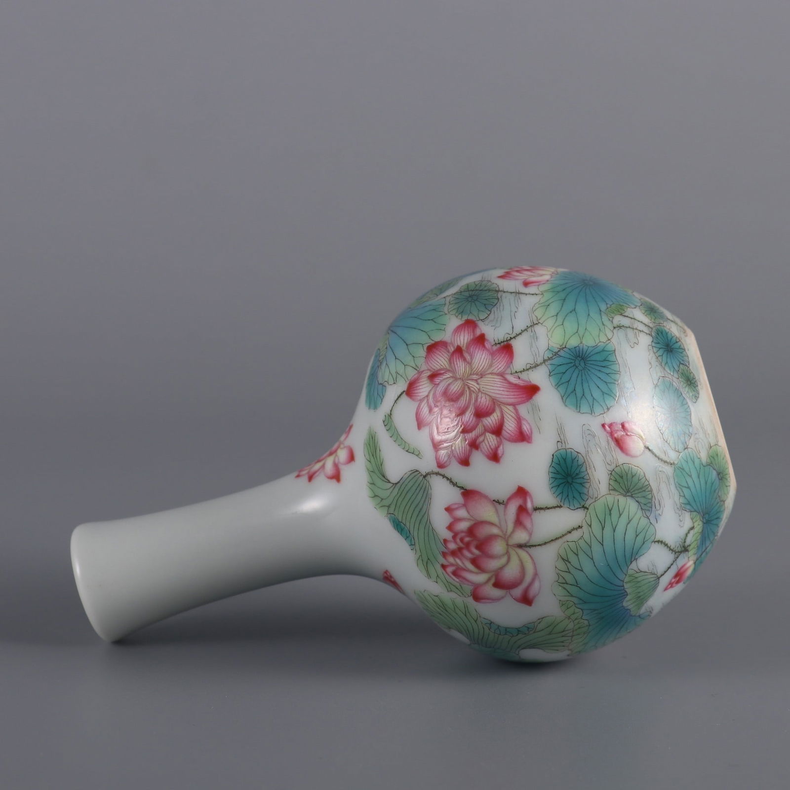 An Exquisite Enamel Flower Pattern Vase - 7