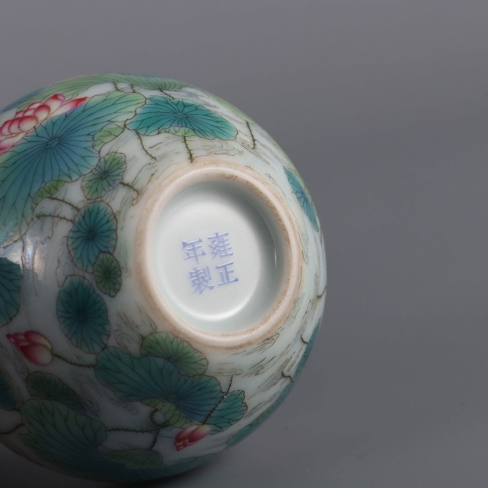 An Exquisite Enamel Flower Pattern Vase - 8