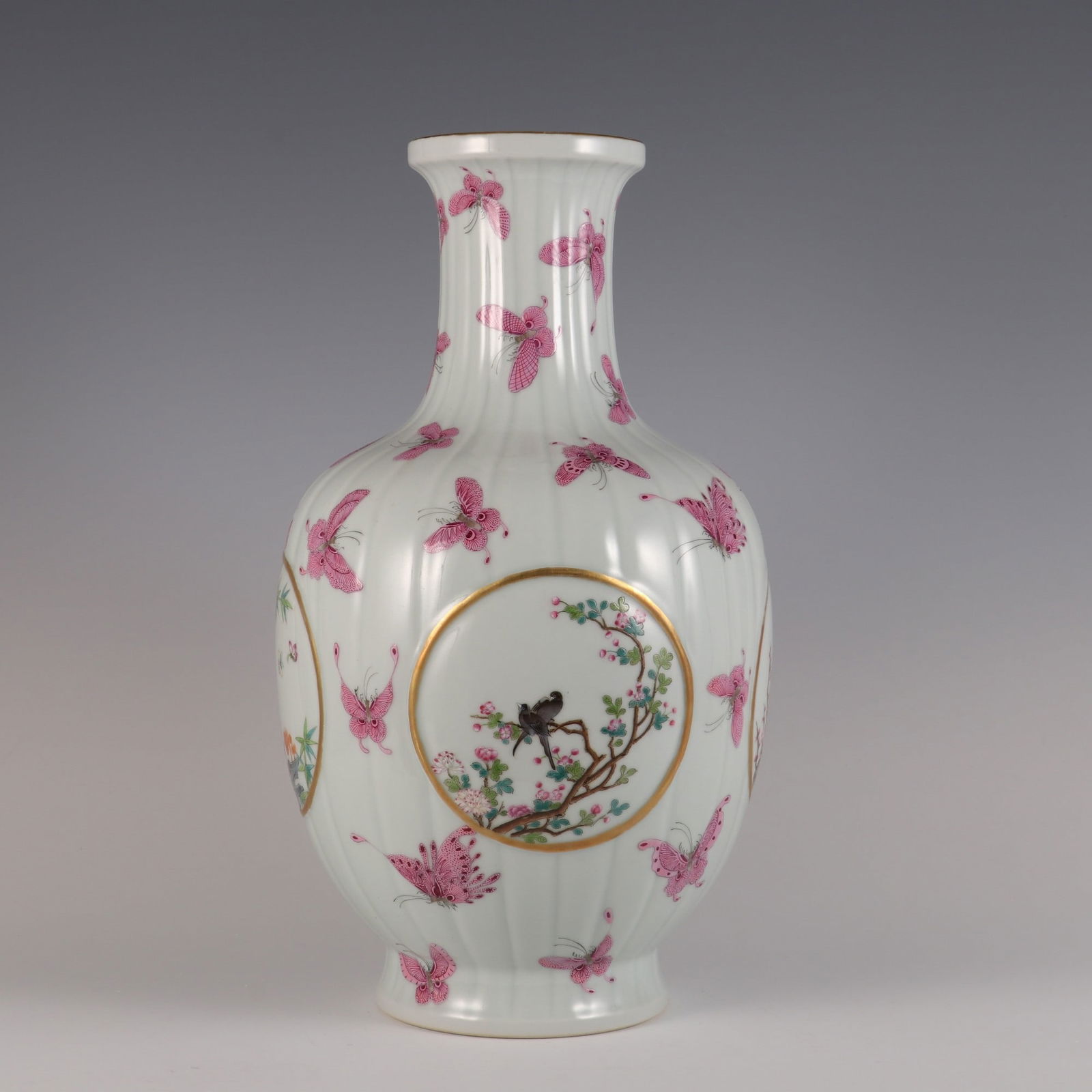 An Exquisite Famille-Rose Flower and Bird Pattern Vase: An Exquisite Famille-Rose Flower and Bird Pattern Vase Qing Dynasty, China Yongzheng Six-character Mark Size:41cmx23cm (The Dimensions Of All Batches Are Manually Measured.If You Need More Detailed