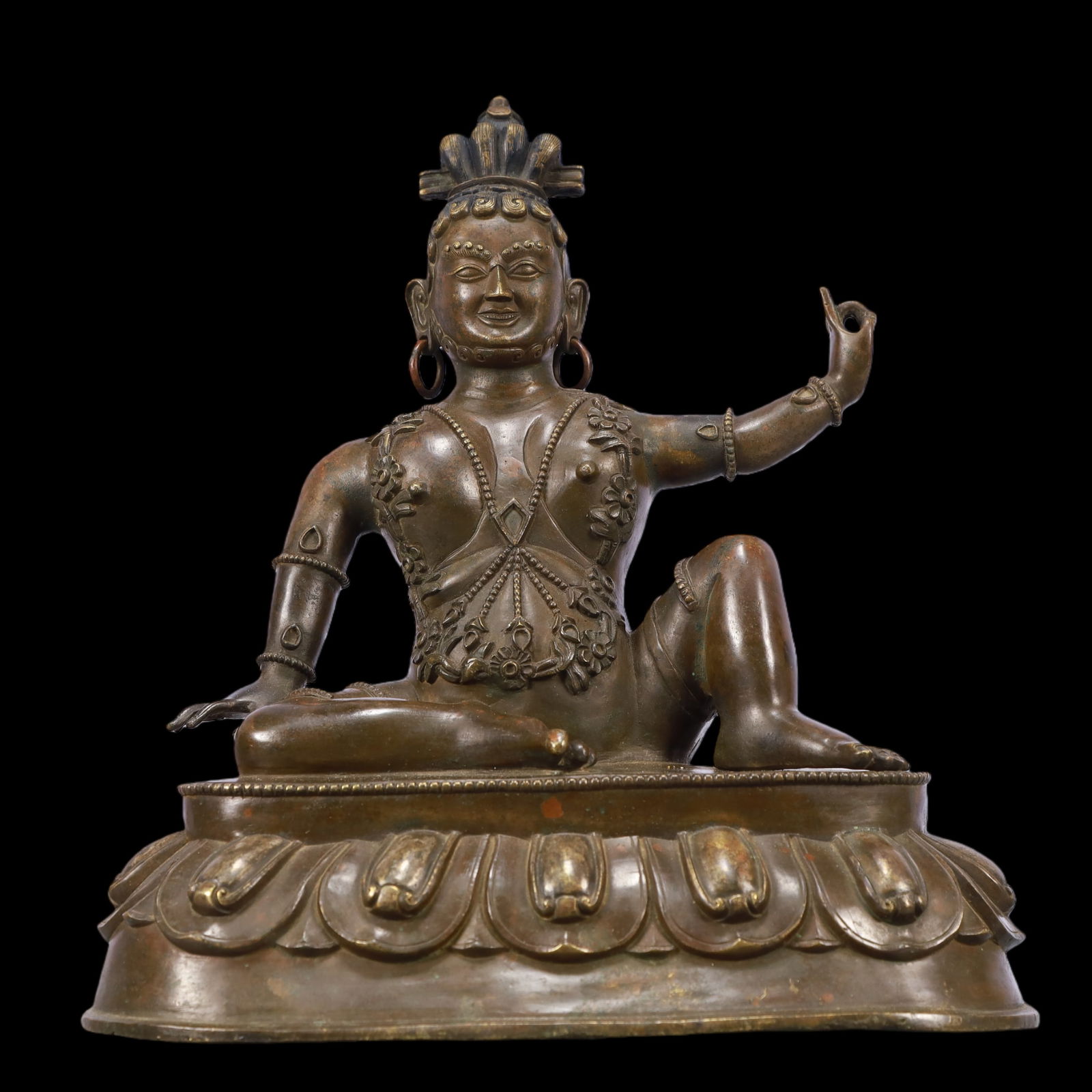 A Exquisite Coppery Statue of Guru: A Exquisite Coppery Statue of Guru Ming Dynasty, China Size:28cmx18cmx30.5cm Weight:5250g (The Dimensions Of All Batches Are Manually Measured.If You Need More Detailed Information, Please Contact
