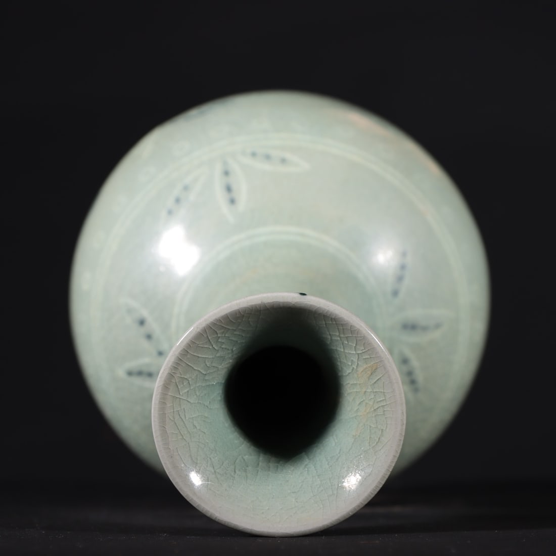 An Exquisite Celadon Crane Pattern Vase - 8