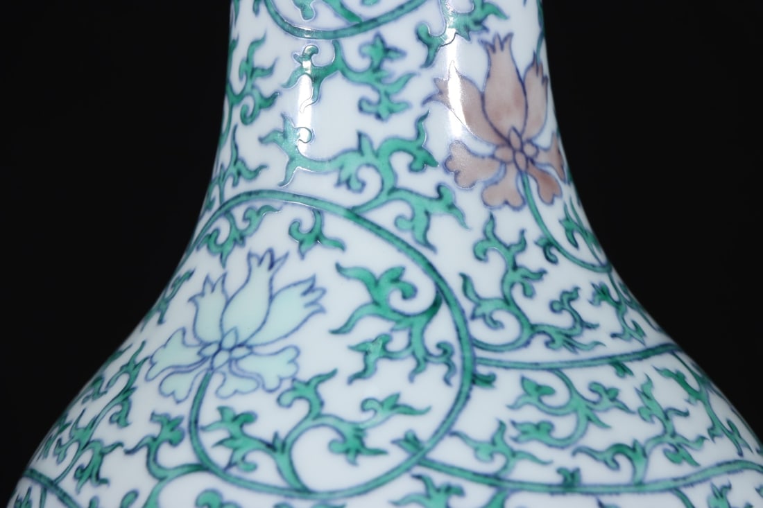An Exquisite Doucai Lotus Pattern Vase - 5