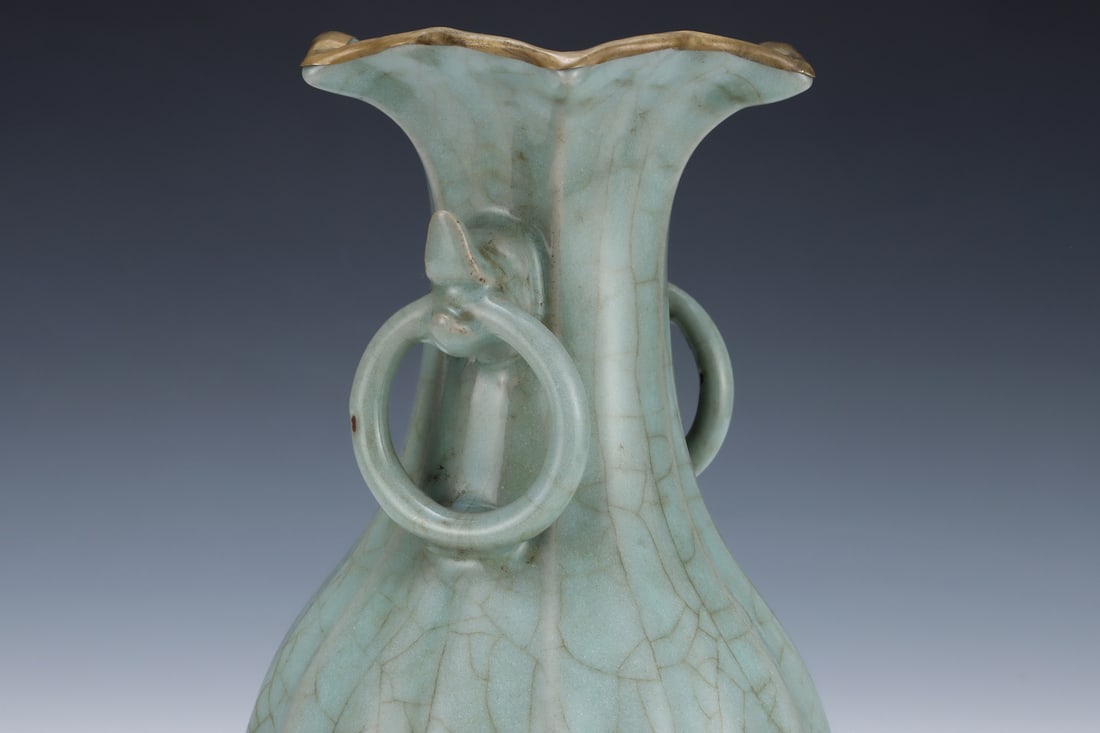 An Exquisite Guan yao Double-Ears Vase - 5