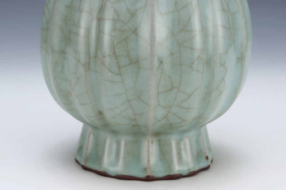 An Exquisite Guan yao Double-Ears Vase - 6