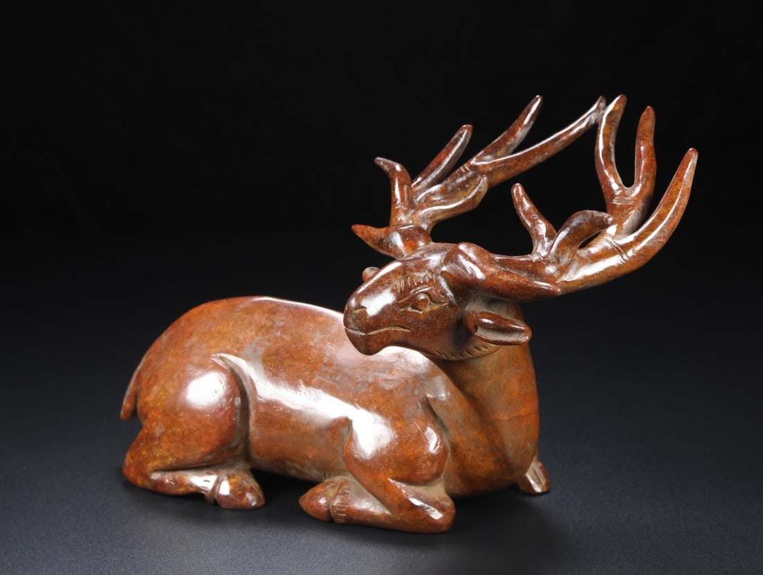 An Exquisite White Jade Deer Ornament: An Exquisite White Jade Deer Ornament Han Dynasty, China Size:13.6cmx21.5cmx7.4cm Weight:1.476kg (The Dimensions Of All Batches Are Manually Measured.If You Need More Detailed Information, Please